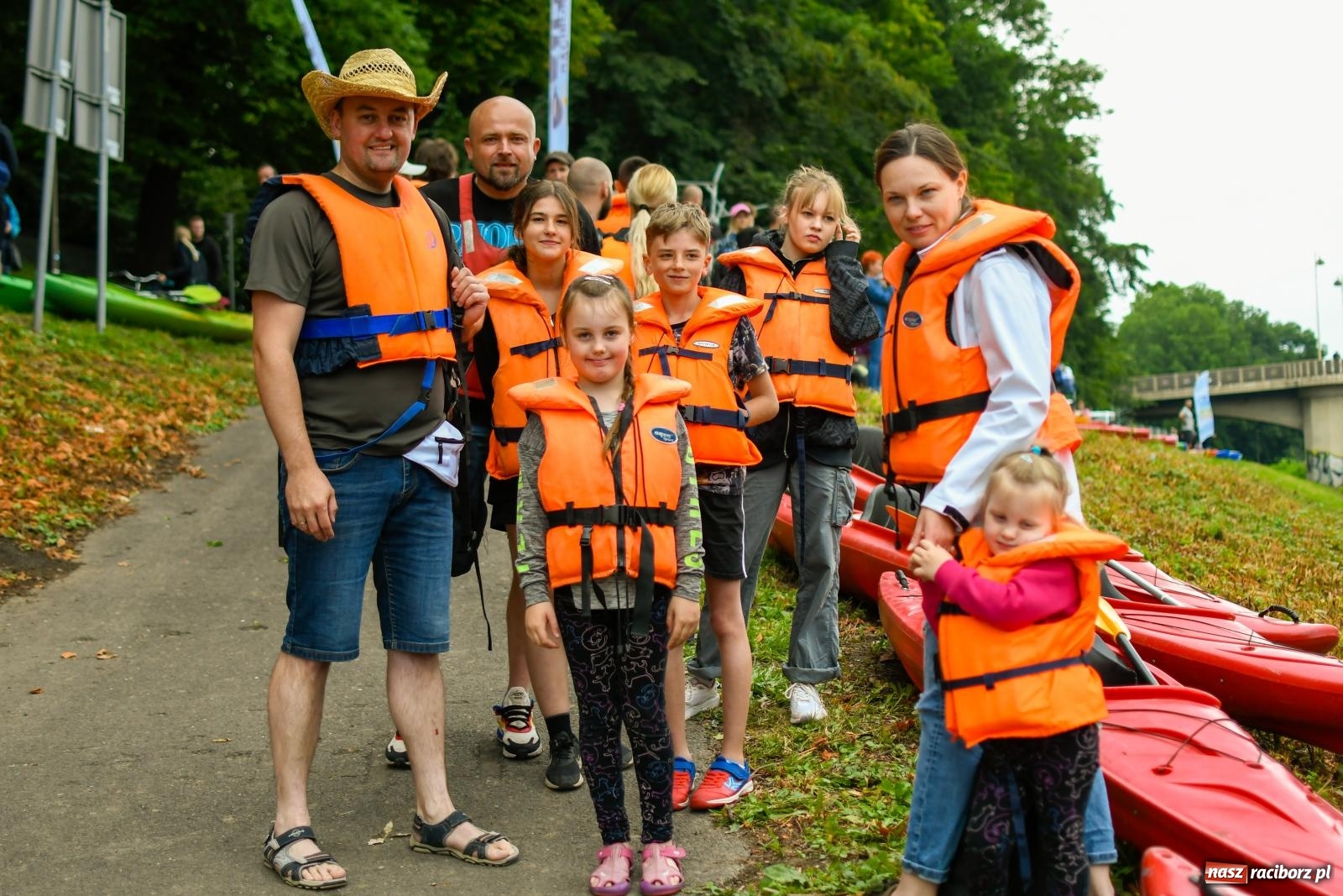 Zdjęcie w galerii na portalu naszraciborz.pl: Ponad trzydzieści pływadeł wypłynęło z Raciborza w stronę Kędzierzyna-Koźla [FOTO i WIDEO] wiadomości z regionu