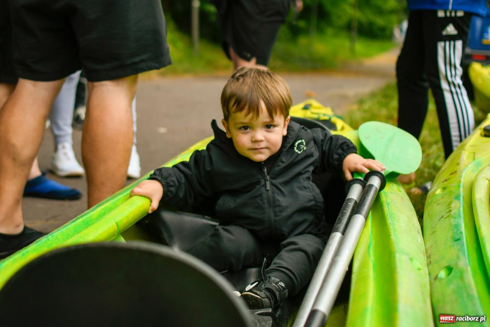 Zdjęcie w galerii na portalu naszraciborz.pl: Ponad trzydzieści pływadeł wypłynęło z Raciborza w stronę Kędzierzyna-Koźla [FOTO i WIDEO] wiadomości z regionu