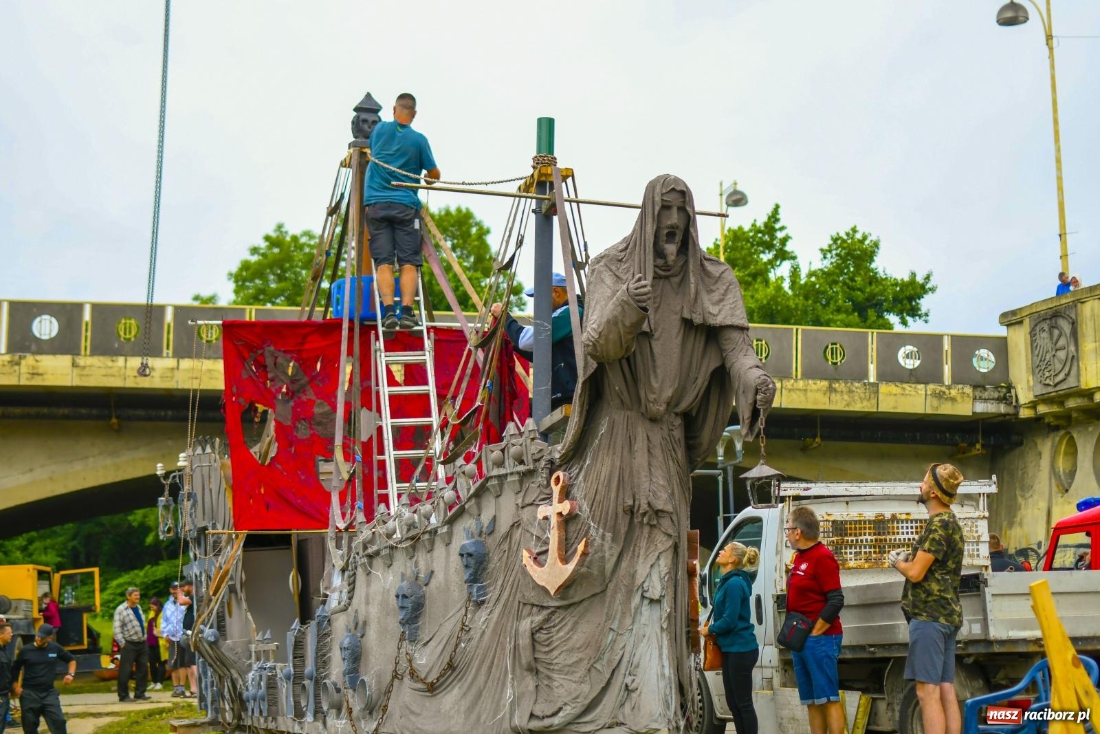 Zdjęcie w galerii na portalu naszraciborz.pl: Ponad trzydzieści pływadeł wypłynęło z Raciborza w stronę Kędzierzyna-Koźla [FOTO i WIDEO] wiadomości z regionu