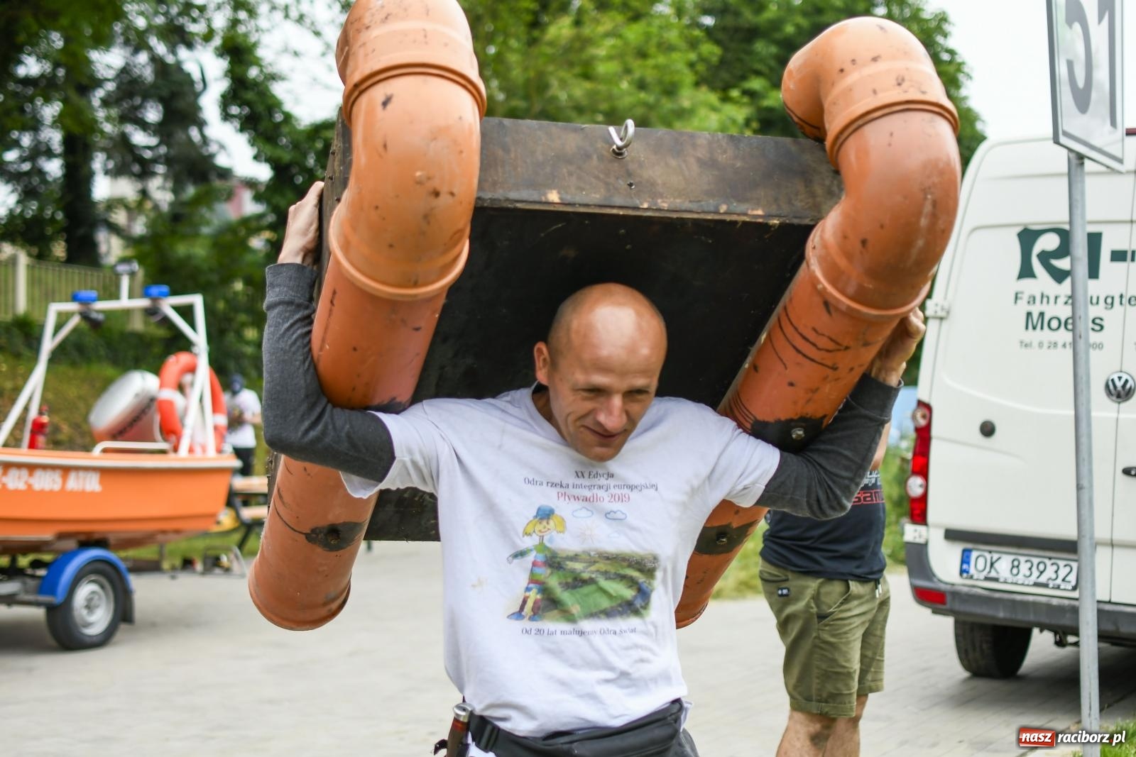 Zdjęcie w galerii na portalu naszraciborz.pl: Ponad trzydzieści pływadeł wypłynęło z Raciborza w stronę Kędzierzyna-Koźla [FOTO i WIDEO] wiadomości z regionu