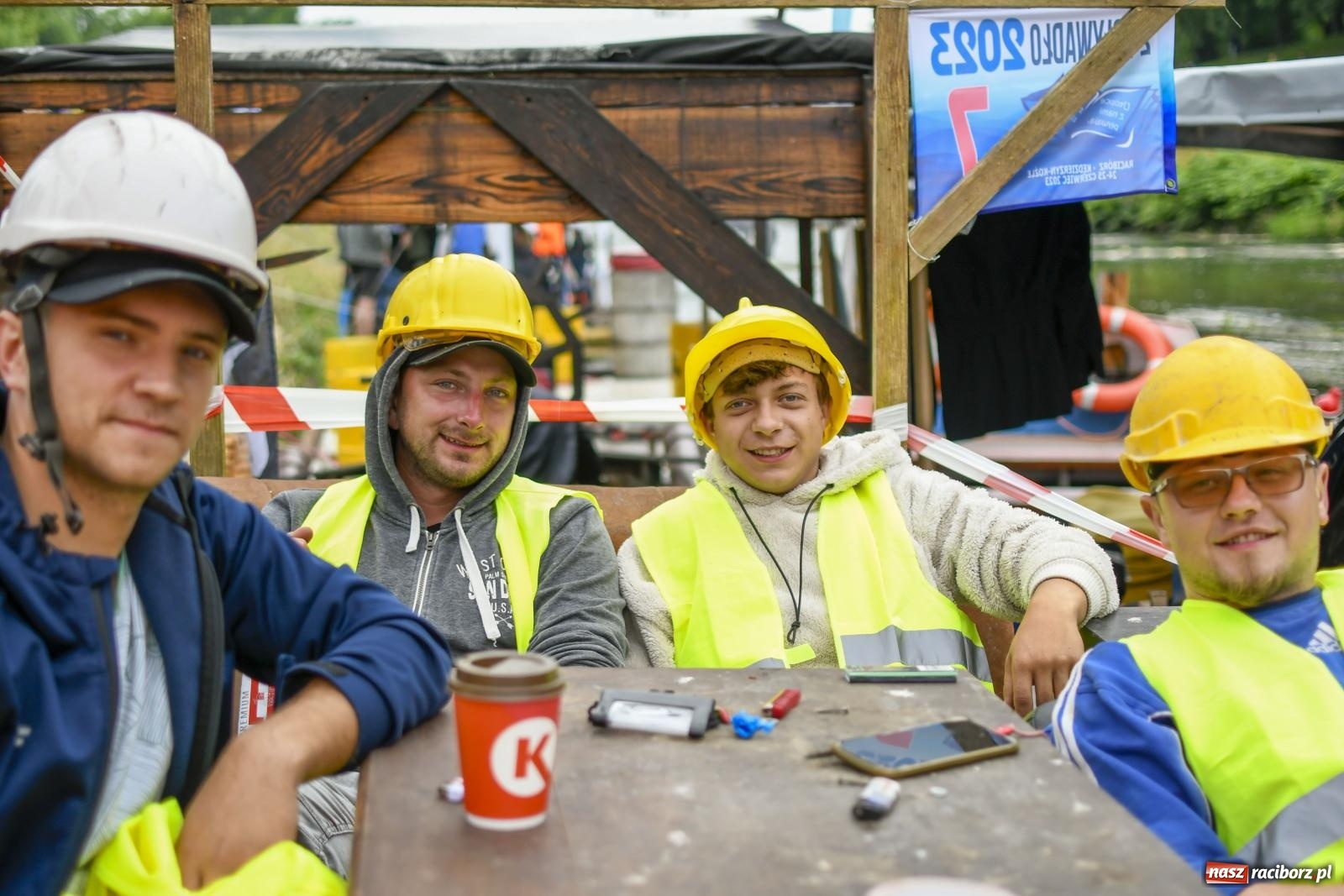 Zdjęcie w galerii na portalu naszraciborz.pl: Ponad trzydzieści pływadeł wypłynęło z Raciborza w stronę Kędzierzyna-Koźla [FOTO i WIDEO] wiadomości z regionu