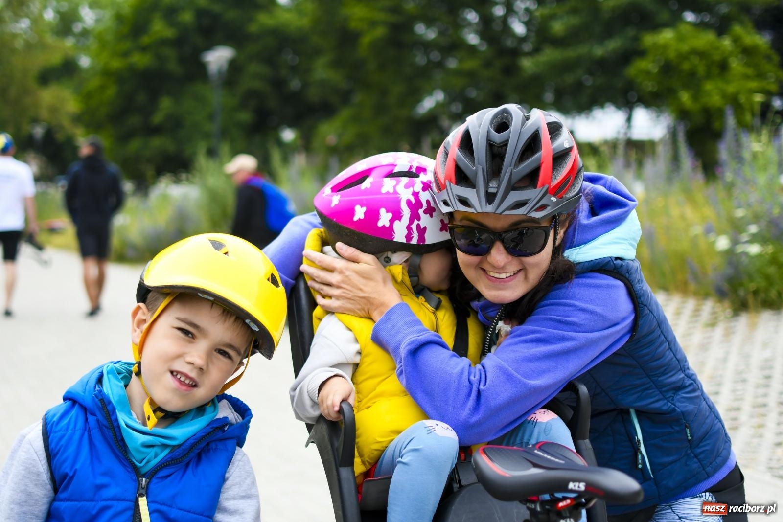 Zdjęcie w galerii na portalu naszraciborz.pl: Ponad trzydzieści pływadeł wypłynęło z Raciborza w stronę Kędzierzyna-Koźla [FOTO i WIDEO] wiadomości z regionu