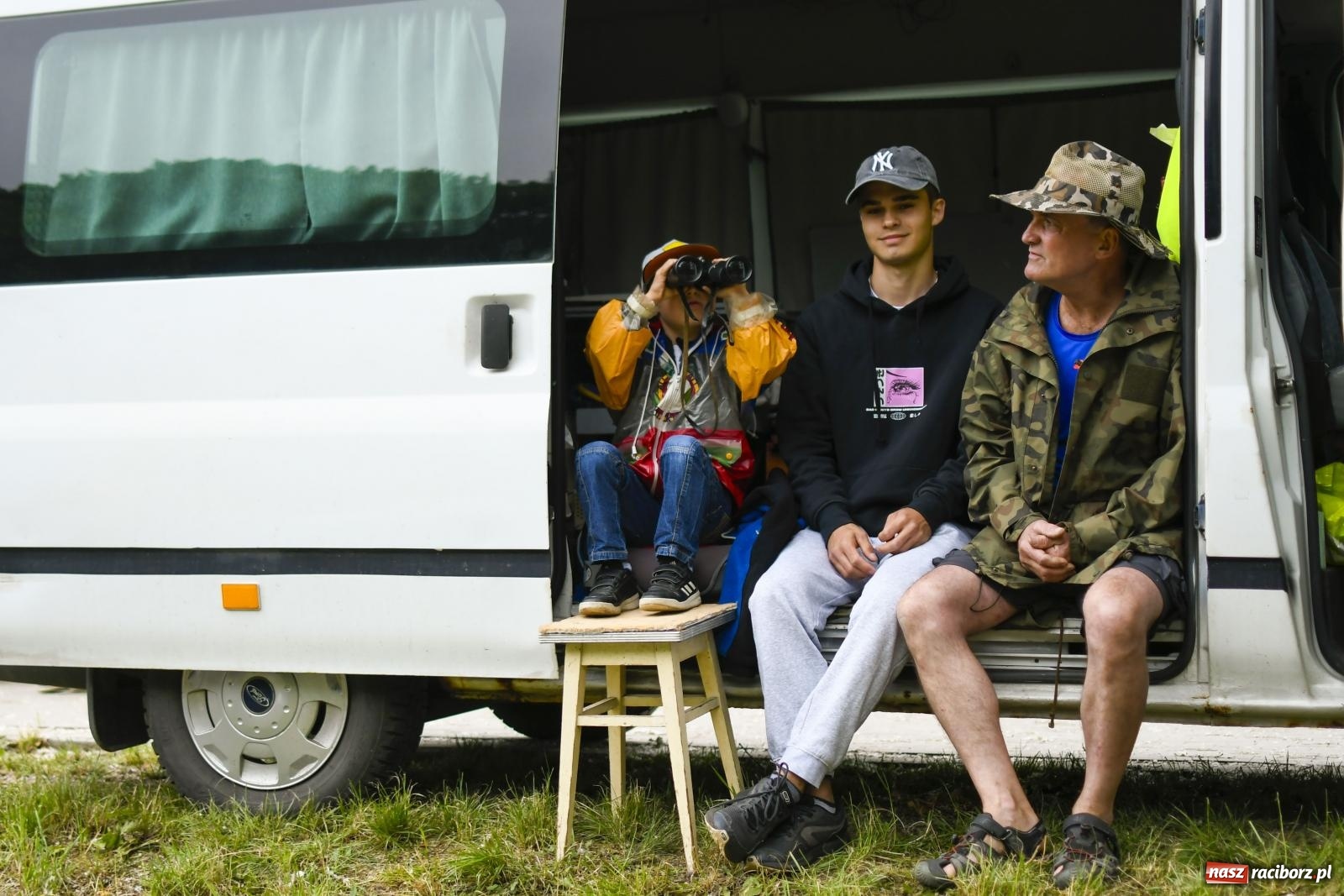 Zdjęcie w galerii na portalu naszraciborz.pl: Ponad trzydzieści pływadeł wypłynęło z Raciborza w stronę Kędzierzyna-Koźla [FOTO i WIDEO] wiadomości z regionu