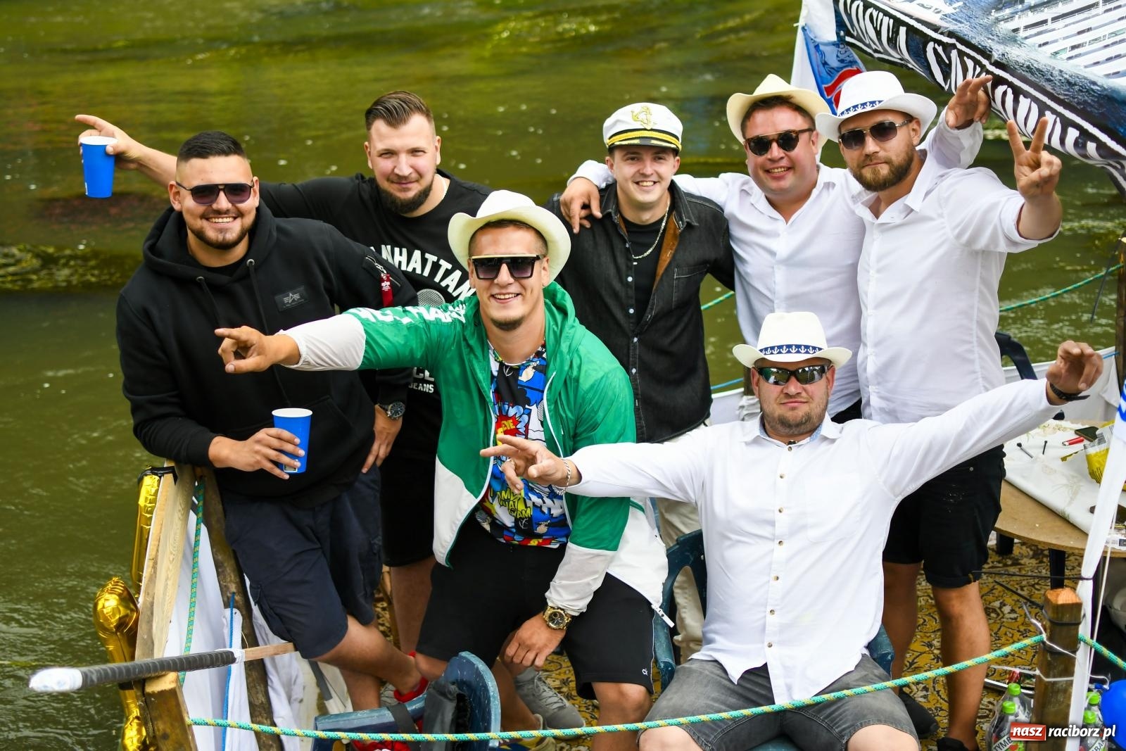 Zdjęcie w galerii na portalu naszraciborz.pl: Ponad trzydzieści pływadeł wypłynęło z Raciborza w stronę Kędzierzyna-Koźla [FOTO i WIDEO] wiadomości z regionu