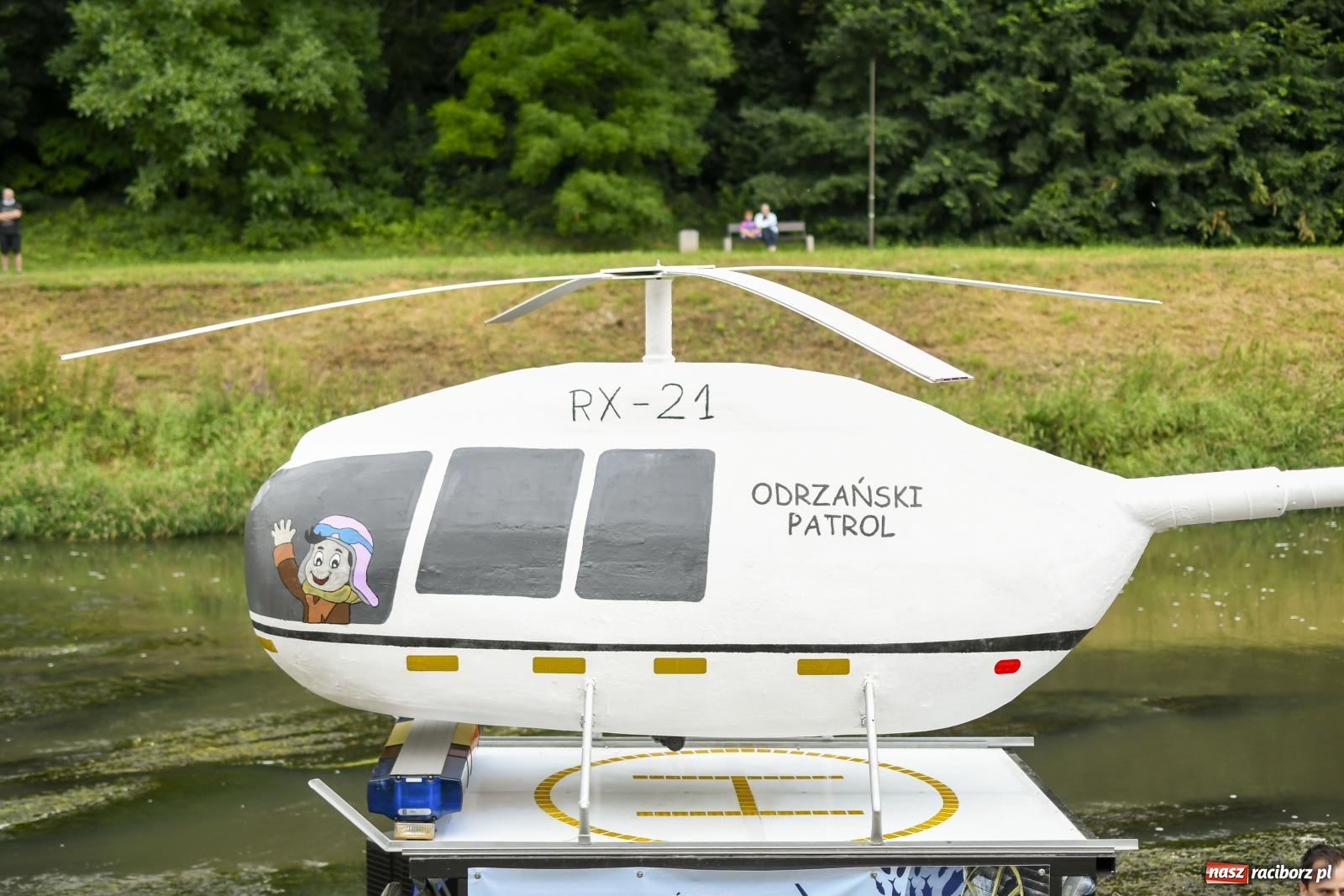 Zdjęcie w galerii na portalu naszraciborz.pl: Ponad trzydzieści pływadeł wypłynęło z Raciborza w stronę Kędzierzyna-Koźla [FOTO i WIDEO] wiadomości z regionu