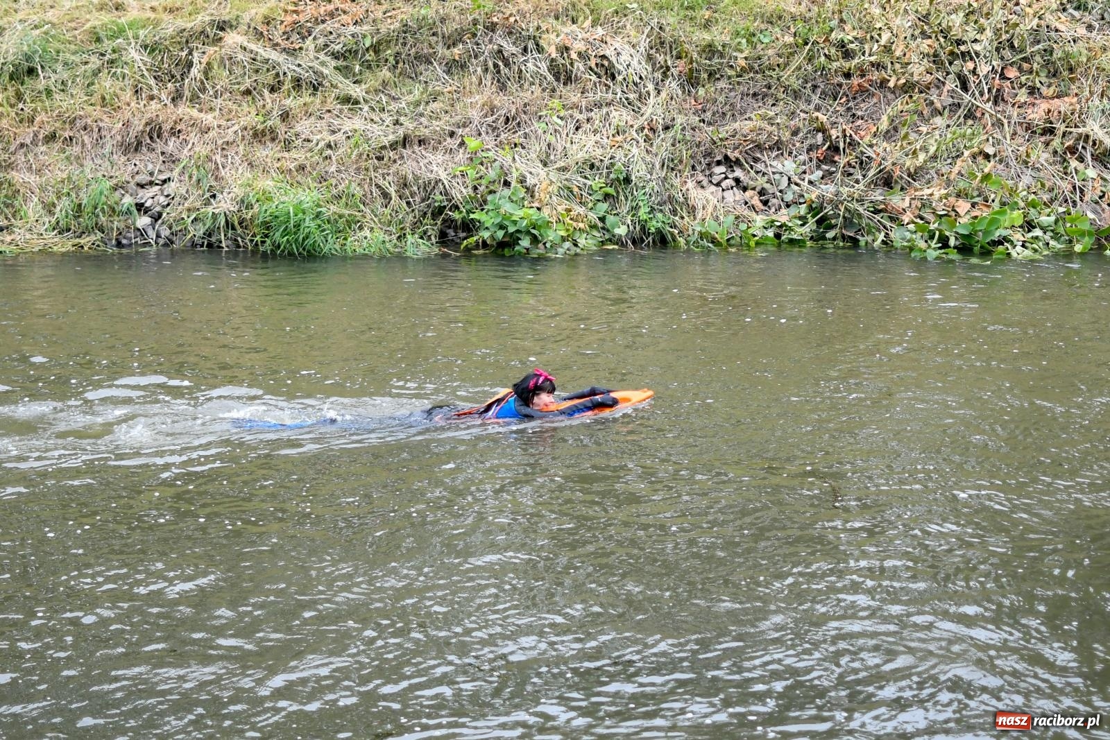 Zdjęcie w galerii na portalu naszraciborz.pl: Ponad trzydzieści pływadeł wypłynęło z Raciborza w stronę Kędzierzyna-Koźla [FOTO i WIDEO] wiadomości z regionu