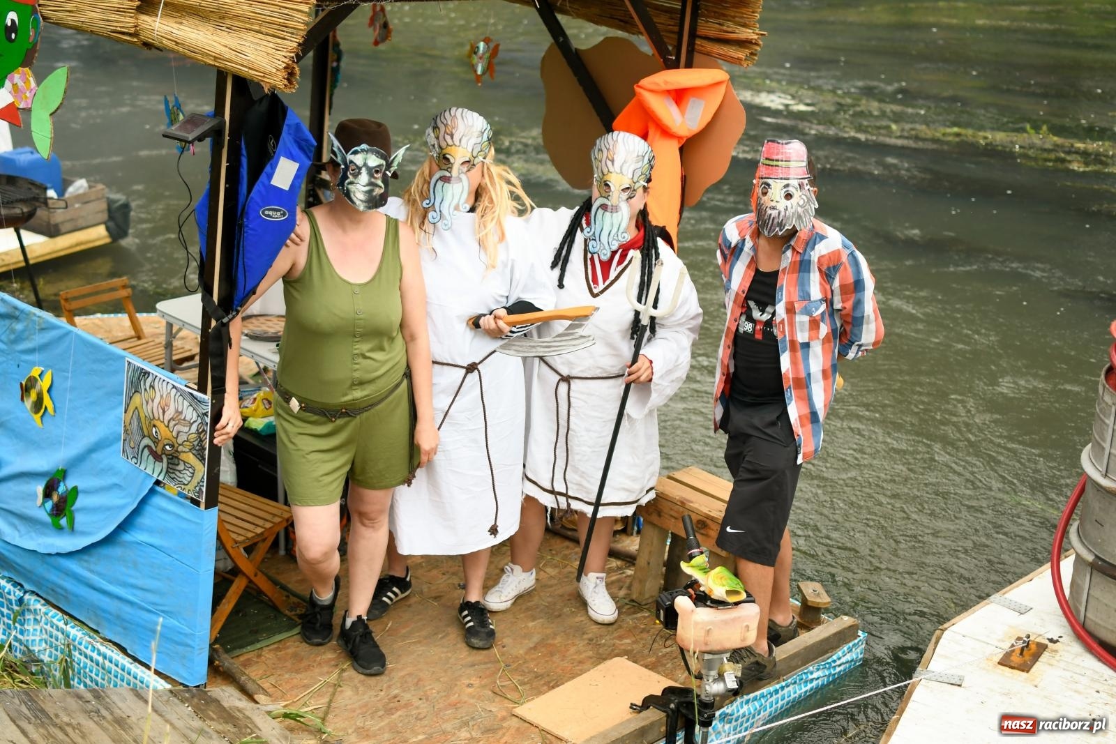 Zdjęcie w galerii na portalu naszraciborz.pl: Ponad trzydzieści pływadeł wypłynęło z Raciborza w stronę Kędzierzyna-Koźla [FOTO i WIDEO] wiadomości z regionu