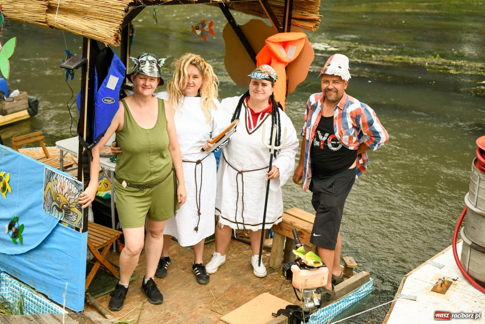 Zdjęcie w galerii na portalu naszraciborz.pl: Ponad trzydzieści pływadeł wypłynęło z Raciborza w stronę Kędzierzyna-Koźla [FOTO i WIDEO] wiadomości z regionu