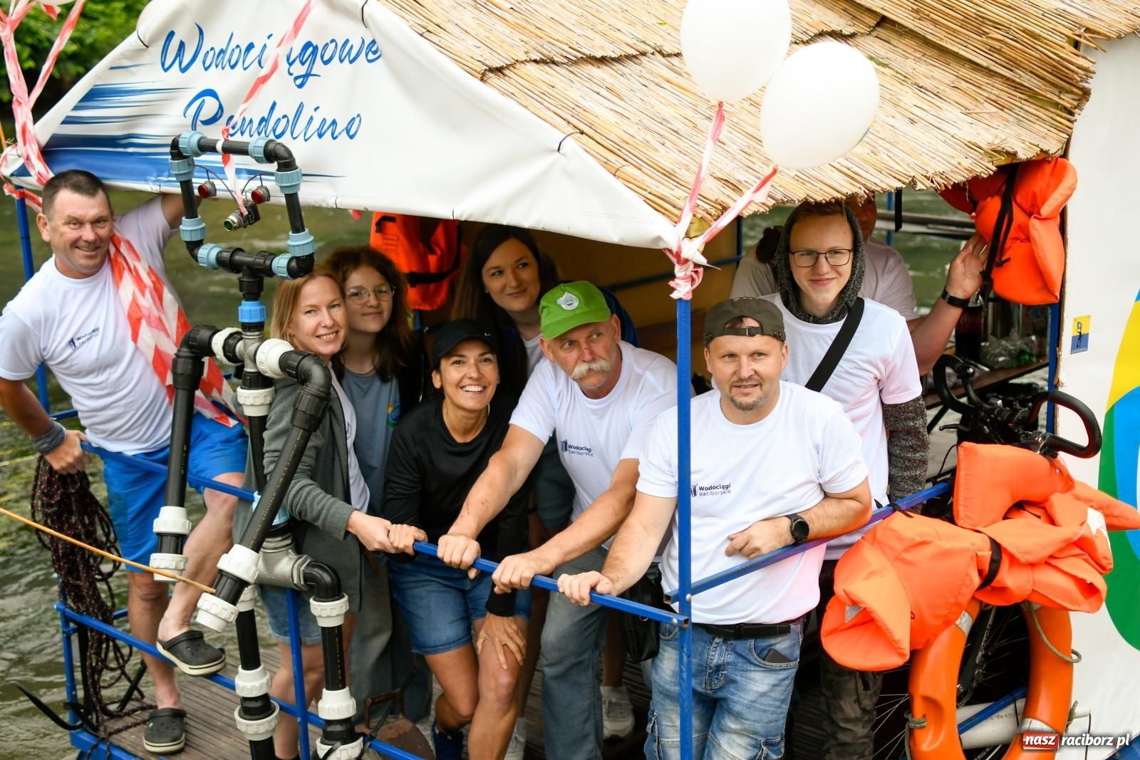 Zdjęcie w galerii na portalu naszraciborz.pl: Ponad trzydzieści pływadeł wypłynęło z Raciborza w stronę Kędzierzyna-Koźla [FOTO i WIDEO] wiadomości z regionu