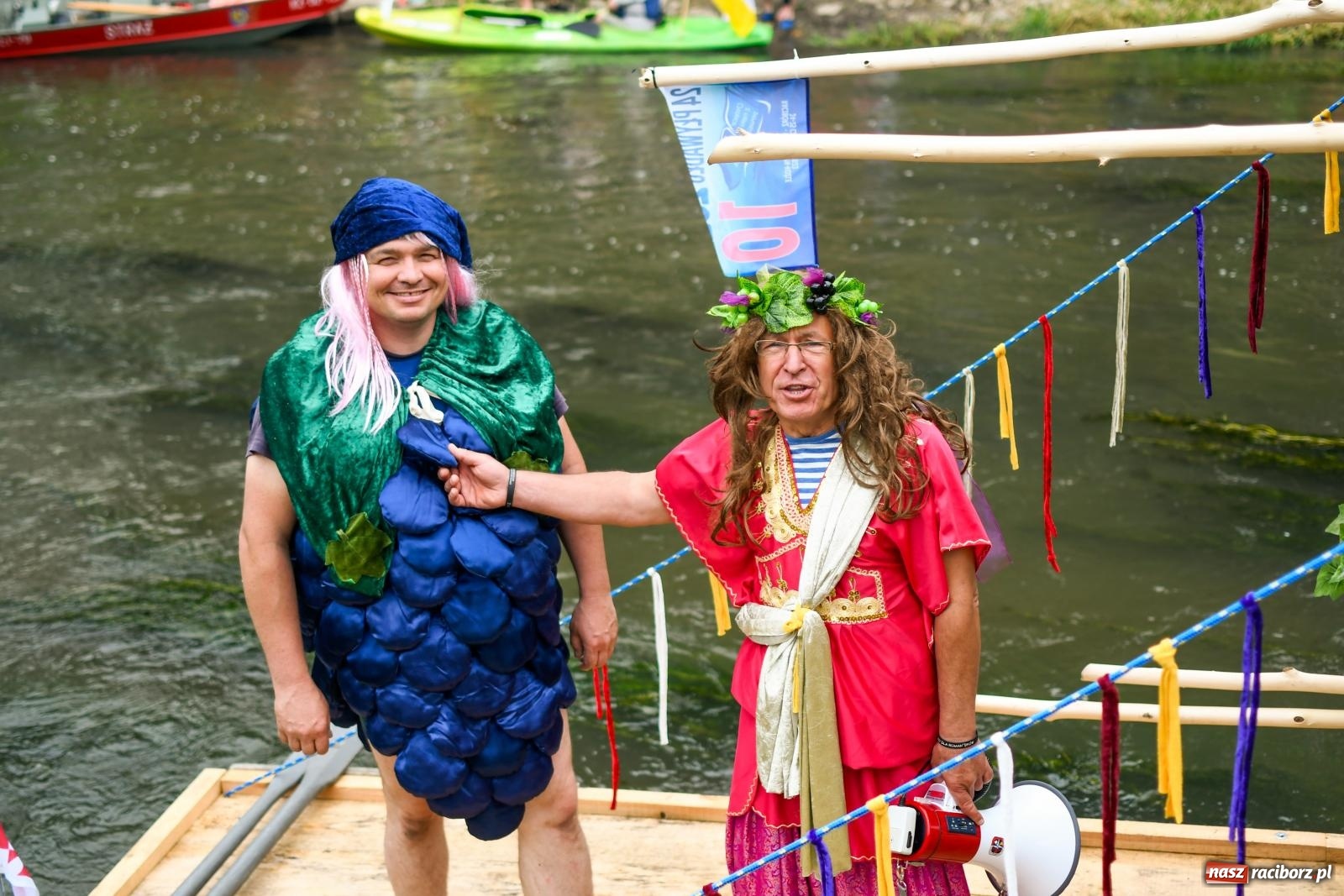 Zdjęcie w galerii na portalu naszraciborz.pl: Ponad trzydzieści pływadeł wypłynęło z Raciborza w stronę Kędzierzyna-Koźla [FOTO i WIDEO] wiadomości z regionu