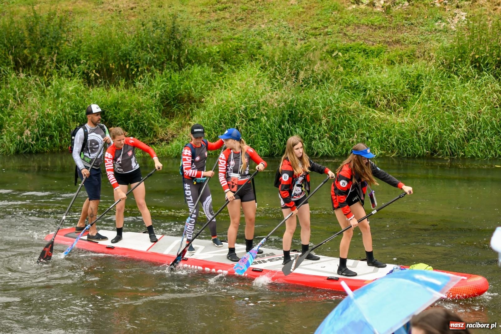 Zdjęcie w galerii na portalu naszraciborz.pl: Ponad trzydzieści pływadeł wypłynęło z Raciborza w stronę Kędzierzyna-Koźla [FOTO i WIDEO] wiadomości z regionu