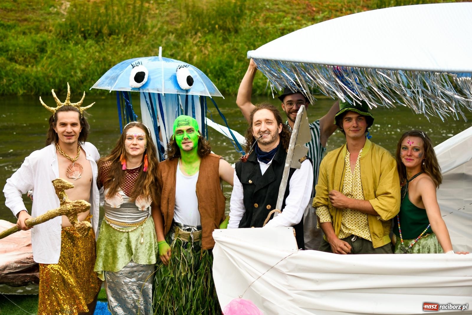 Zdjęcie w galerii na portalu naszraciborz.pl: Ponad trzydzieści pływadeł wypłynęło z Raciborza w stronę Kędzierzyna-Koźla [FOTO i WIDEO] wiadomości z regionu