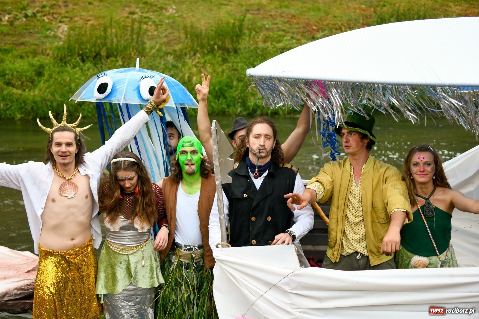 Zdjęcie w galerii na portalu naszraciborz.pl: Ponad trzydzieści pływadeł wypłynęło z Raciborza w stronę Kędzierzyna-Koźla [FOTO i WIDEO] wiadomości z regionu