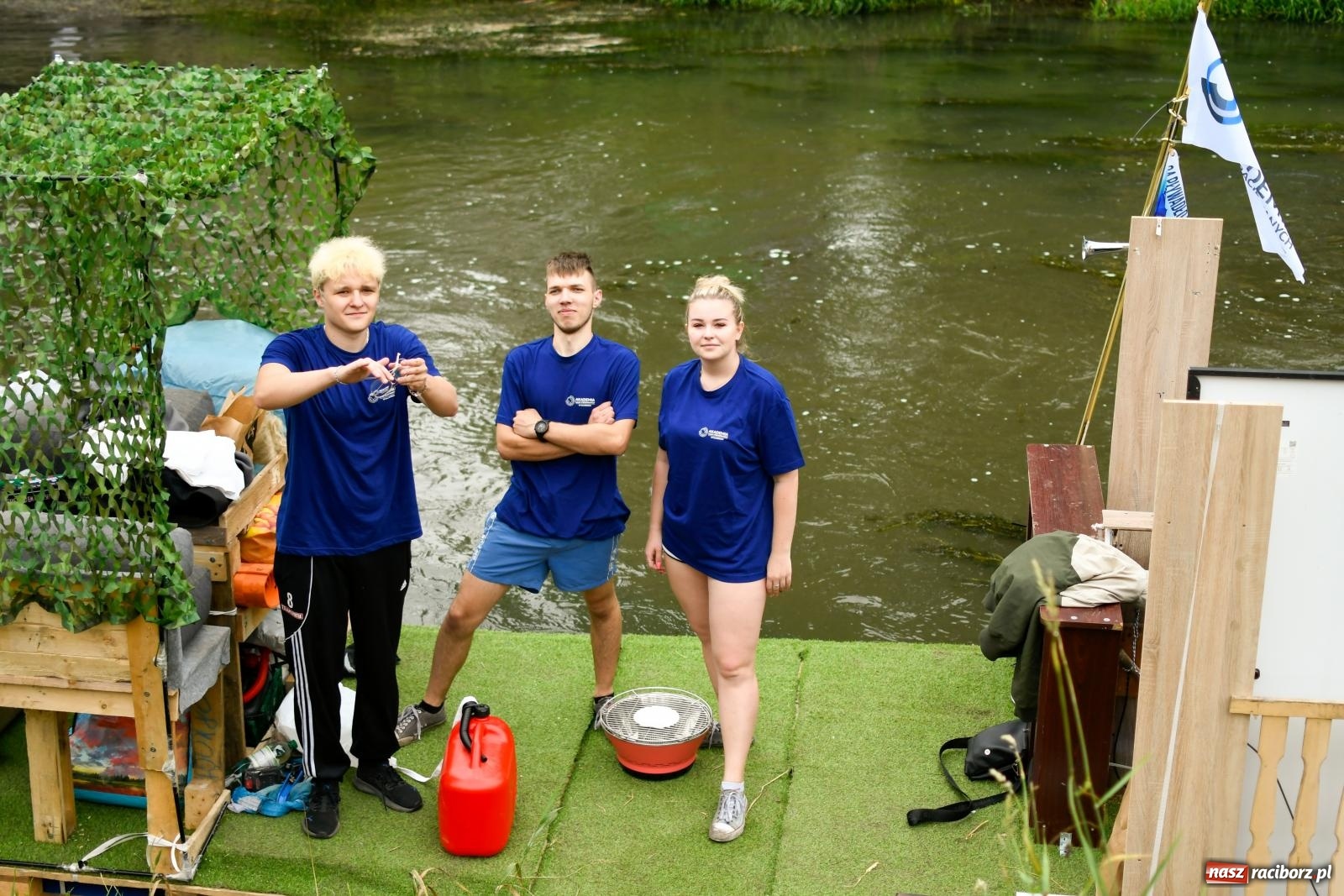 Zdjęcie w galerii na portalu naszraciborz.pl: Ponad trzydzieści pływadeł wypłynęło z Raciborza w stronę Kędzierzyna-Koźla [FOTO i WIDEO] wiadomości z regionu
