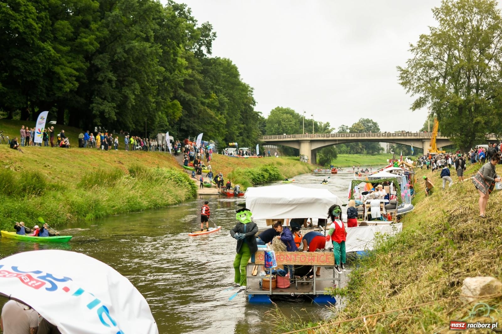 Zdjęcie w galerii na portalu naszraciborz.pl: Ponad trzydzieści pływadeł wypłynęło z Raciborza w stronę Kędzierzyna-Koźla [FOTO i WIDEO] wiadomości z regionu