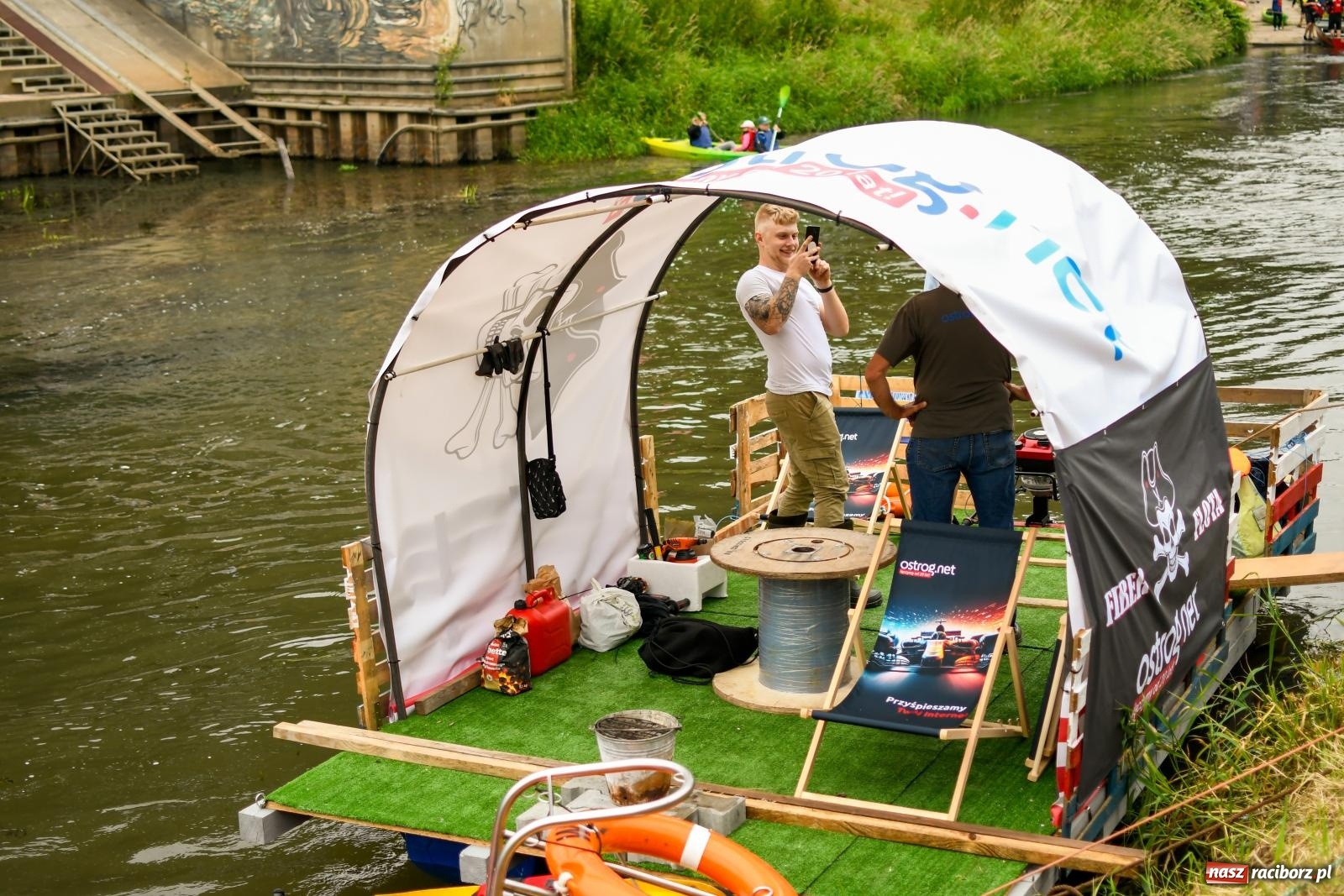 Zdjęcie w galerii na portalu naszraciborz.pl: Ponad trzydzieści pływadeł wypłynęło z Raciborza w stronę Kędzierzyna-Koźla [FOTO i WIDEO] wiadomości z regionu