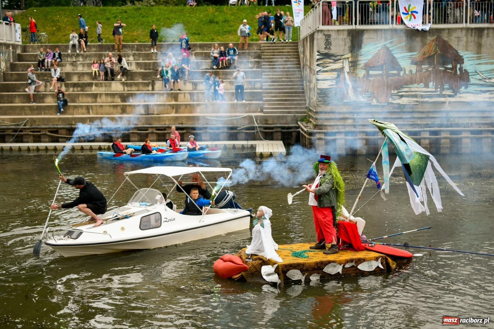 Zdjęcie w galerii na portalu naszraciborz.pl: Ponad trzydzieści pływadeł wypłynęło z Raciborza w stronę Kędzierzyna-Koźla [FOTO i WIDEO] wiadomości z regionu