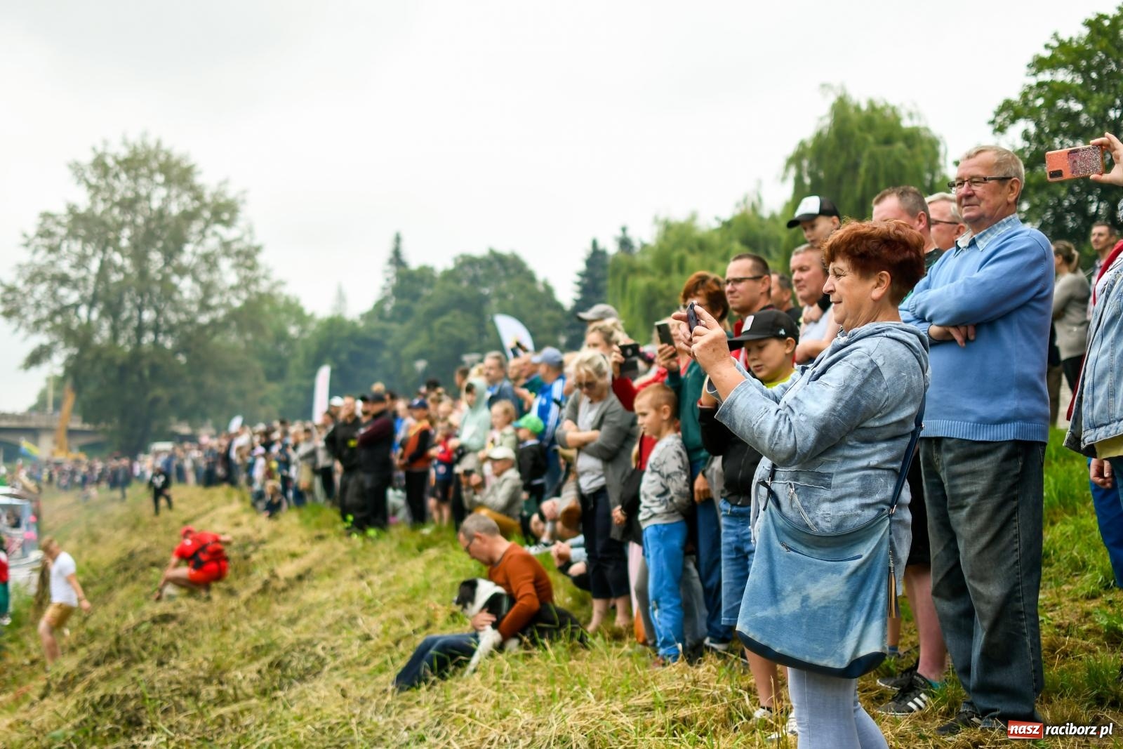 Zdjęcie w galerii na portalu naszraciborz.pl: Ponad trzydzieści pływadeł wypłynęło z Raciborza w stronę Kędzierzyna-Koźla [FOTO i WIDEO] wiadomości z regionu