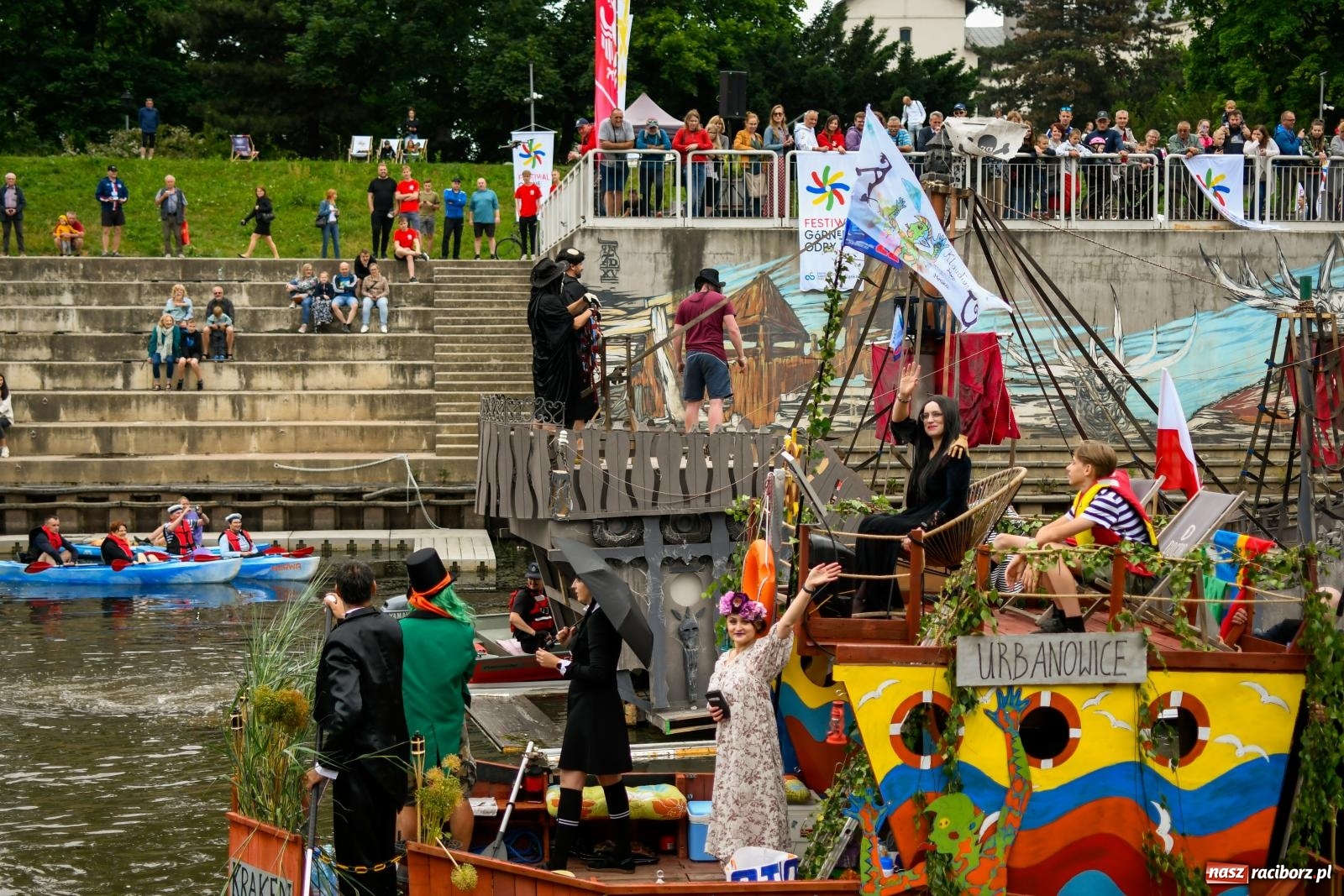 Zdjęcie w galerii na portalu naszraciborz.pl: Ponad trzydzieści pływadeł wypłynęło z Raciborza w stronę Kędzierzyna-Koźla [FOTO i WIDEO] wiadomości z regionu