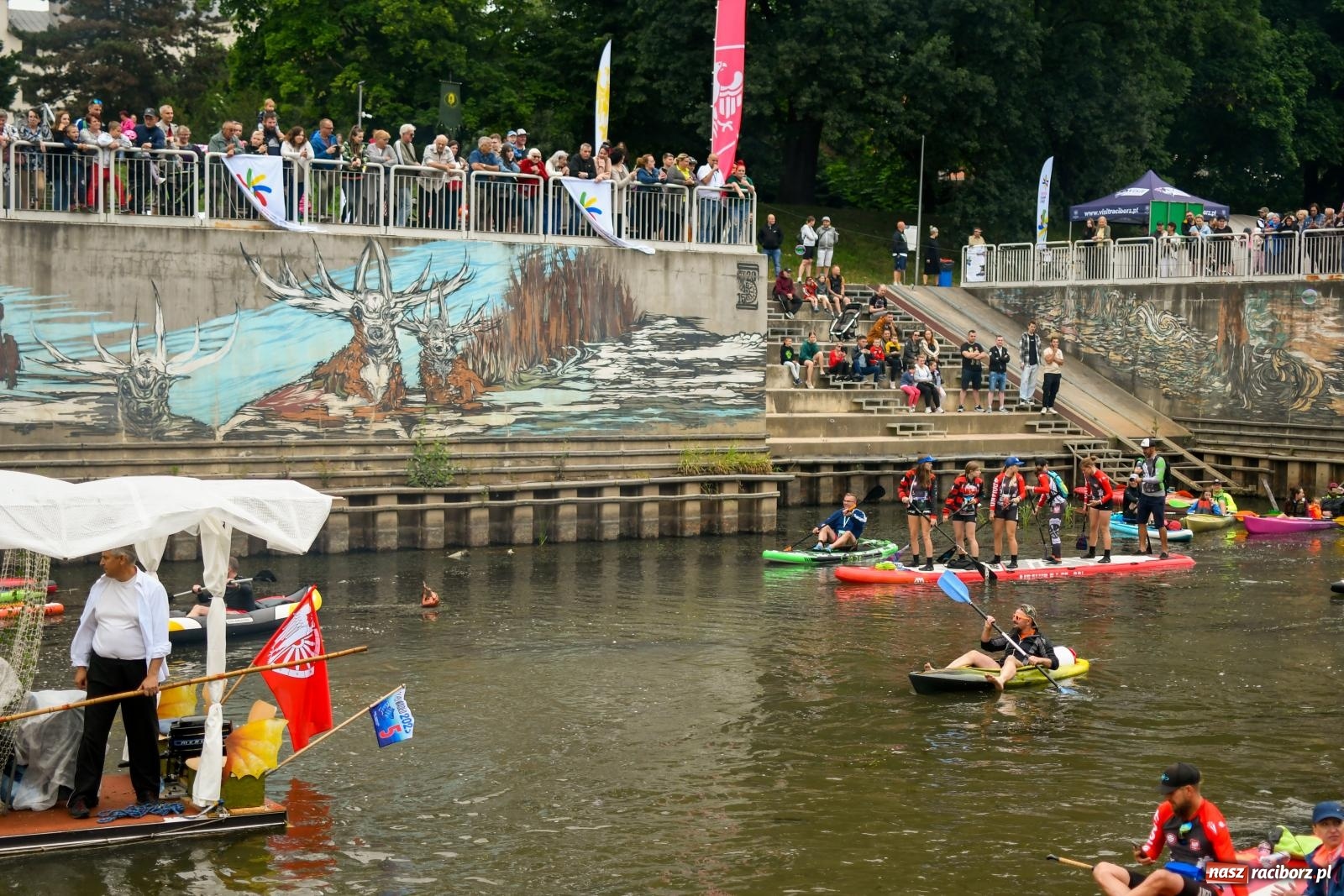 Zdjęcie w galerii na portalu naszraciborz.pl: Ponad trzydzieści pływadeł wypłynęło z Raciborza w stronę Kędzierzyna-Koźla [FOTO i WIDEO] wiadomości z regionu