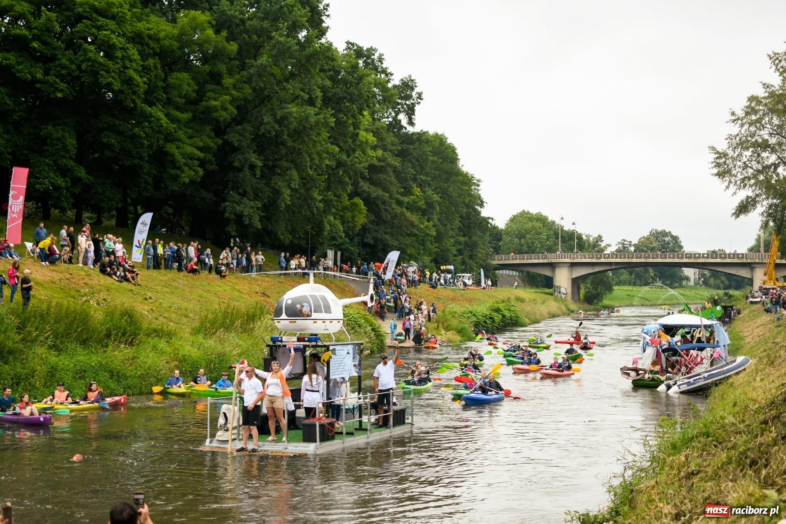 Zdjęcie w galerii na portalu naszraciborz.pl: Ponad trzydzieści pływadeł wypłynęło z Raciborza w stronę Kędzierzyna-Koźla [FOTO i WIDEO] wiadomości z regionu