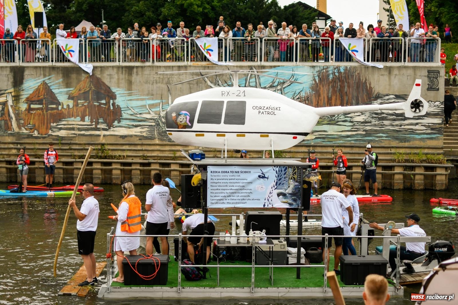 Zdjęcie w galerii na portalu naszraciborz.pl: Ponad trzydzieści pływadeł wypłynęło z Raciborza w stronę Kędzierzyna-Koźla [FOTO i WIDEO] wiadomości z regionu