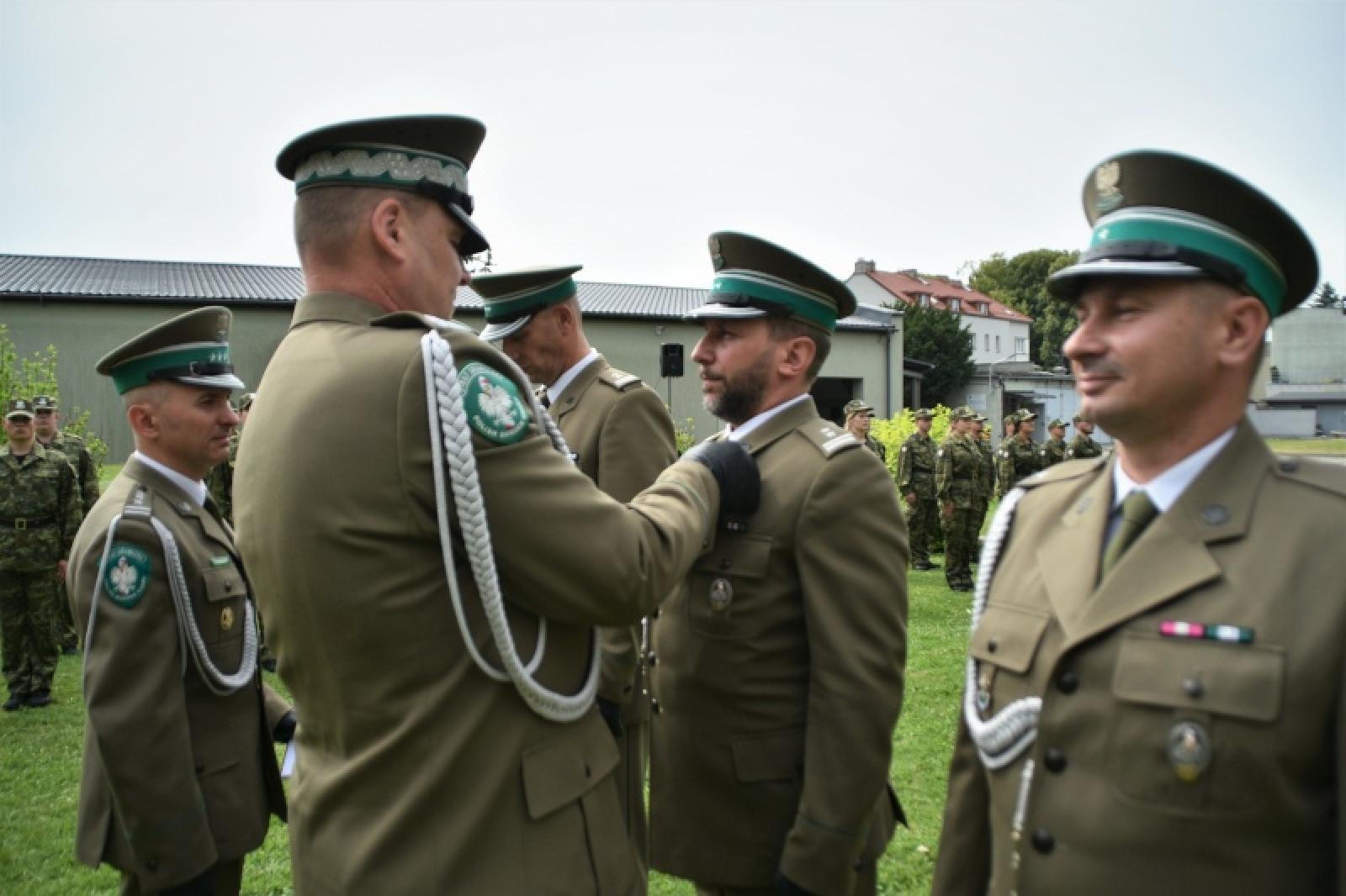 Zdjęcie w galerii na portalu naszraciborz.pl: Nowi mundurowi złożyli ślubowanie przy ul. Dąbrowskiego wiadomości z regionu