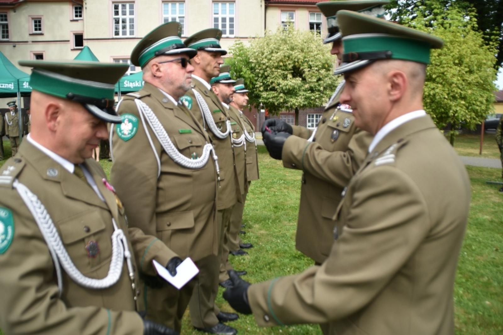 Zdjęcie w galerii na portalu naszraciborz.pl: Nowi mundurowi złożyli ślubowanie przy ul. Dąbrowskiego wiadomości z regionu