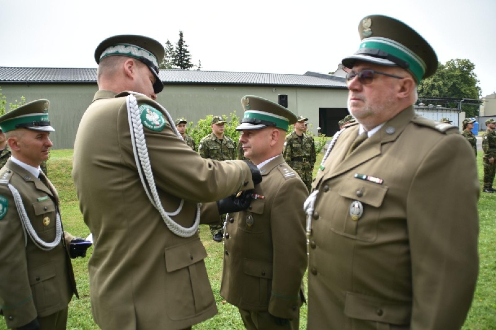 Zdjęcie w galerii na portalu naszraciborz.pl: Nowi mundurowi złożyli ślubowanie przy ul. Dąbrowskiego wiadomości z regionu
