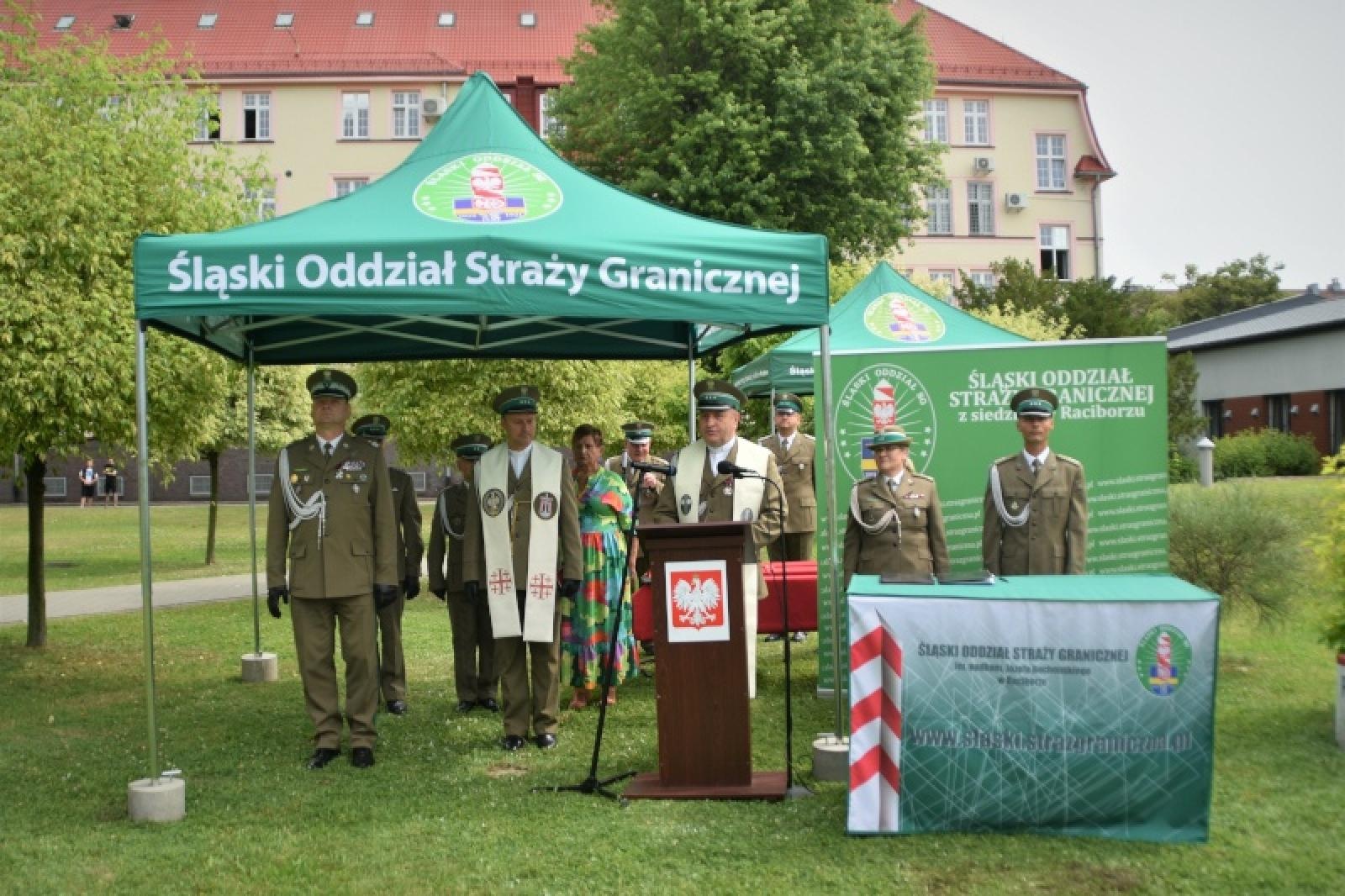 Zdjęcie w galerii na portalu naszraciborz.pl: Nowi mundurowi złożyli ślubowanie przy ul. Dąbrowskiego wiadomości z regionu