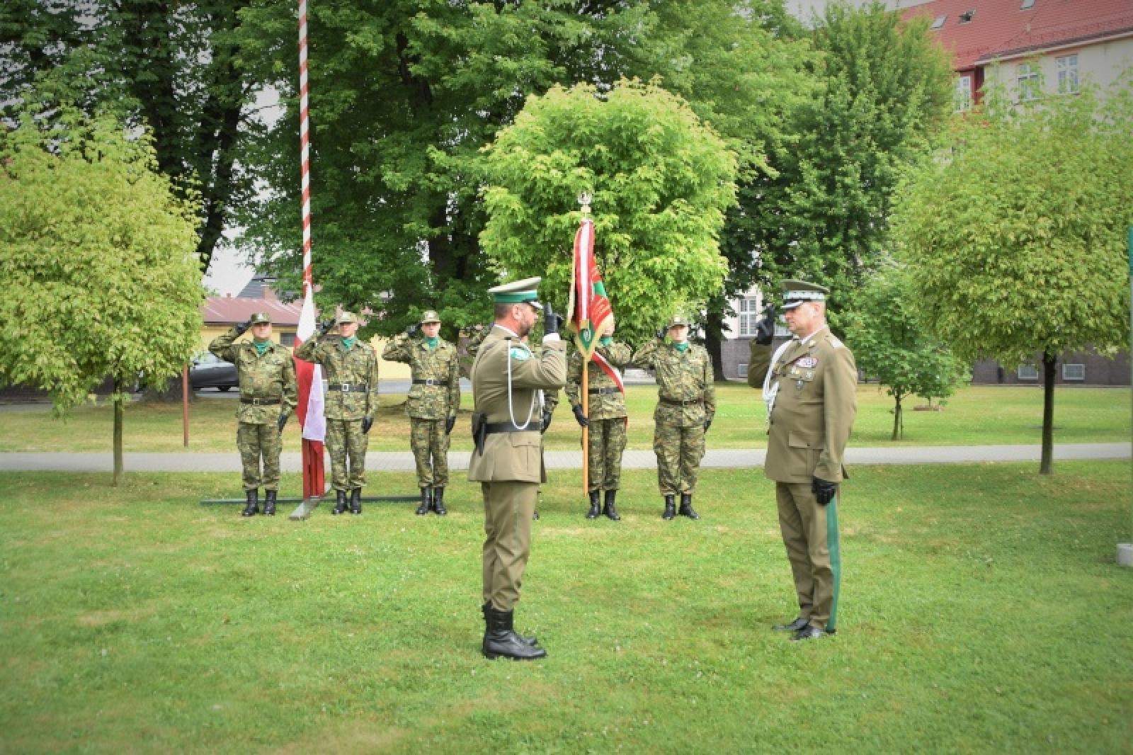Zdjęcie w galerii na portalu naszraciborz.pl: Nowi mundurowi złożyli ślubowanie przy ul. Dąbrowskiego wiadomości z regionu