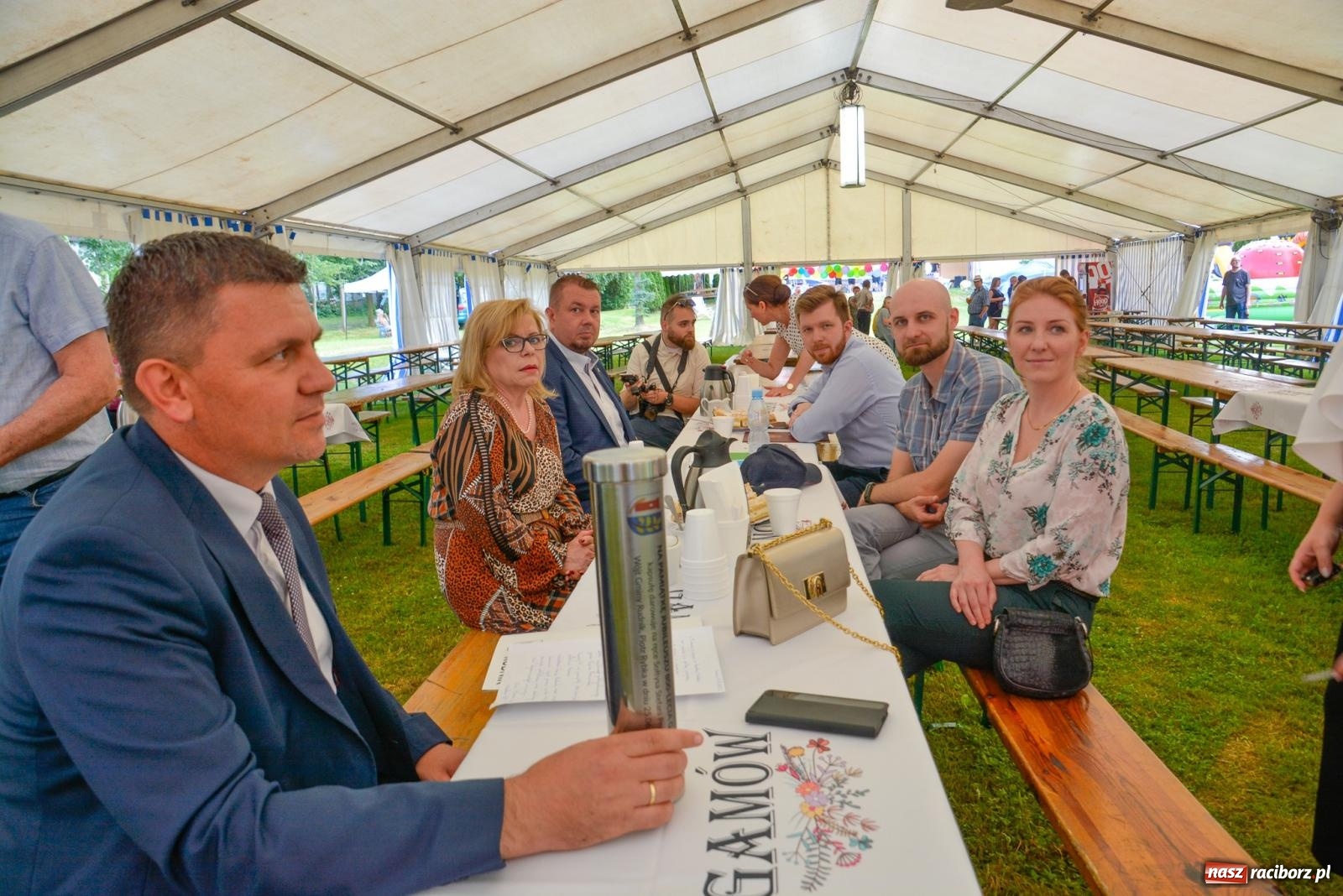 Zdjęcie w galerii na portalu naszraciborz.pl: Dąb papieski i kapsuła czasu. Gamów świętuje 800-lecie [FOTO i WIDEO] wiadomości z regionu