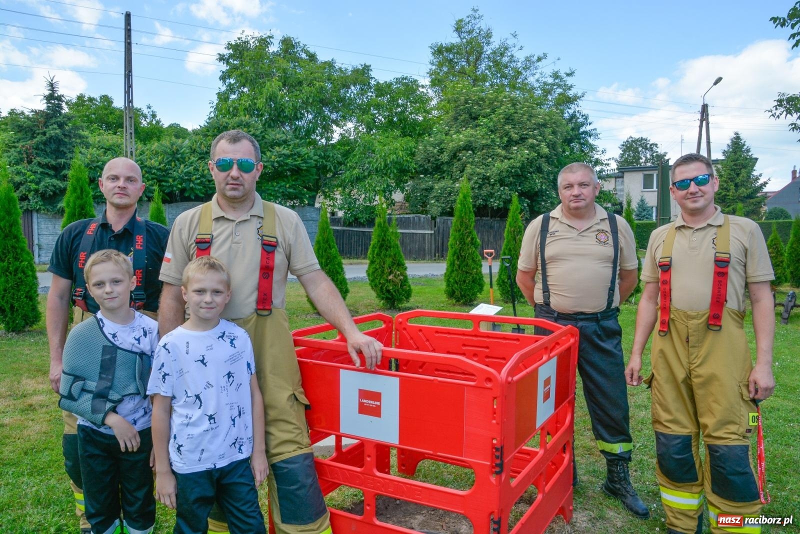 Zdjęcie w galerii na portalu naszraciborz.pl: Dąb papieski i kapsuła czasu. Gamów świętuje 800-lecie [FOTO i WIDEO] wiadomości z regionu