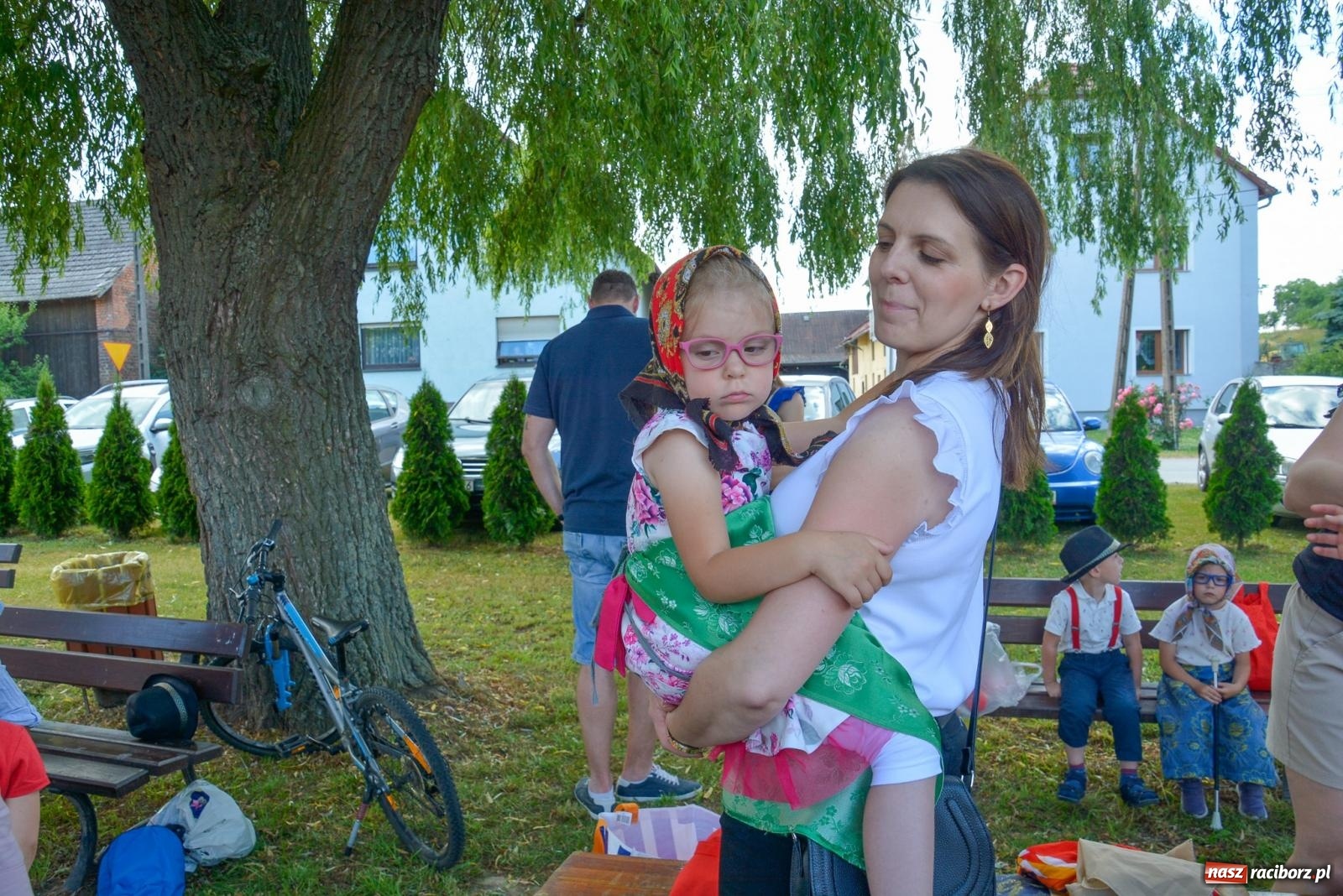Zdjęcie w galerii na portalu naszraciborz.pl: Dąb papieski i kapsuła czasu. Gamów świętuje 800-lecie [FOTO i WIDEO] wiadomości z regionu