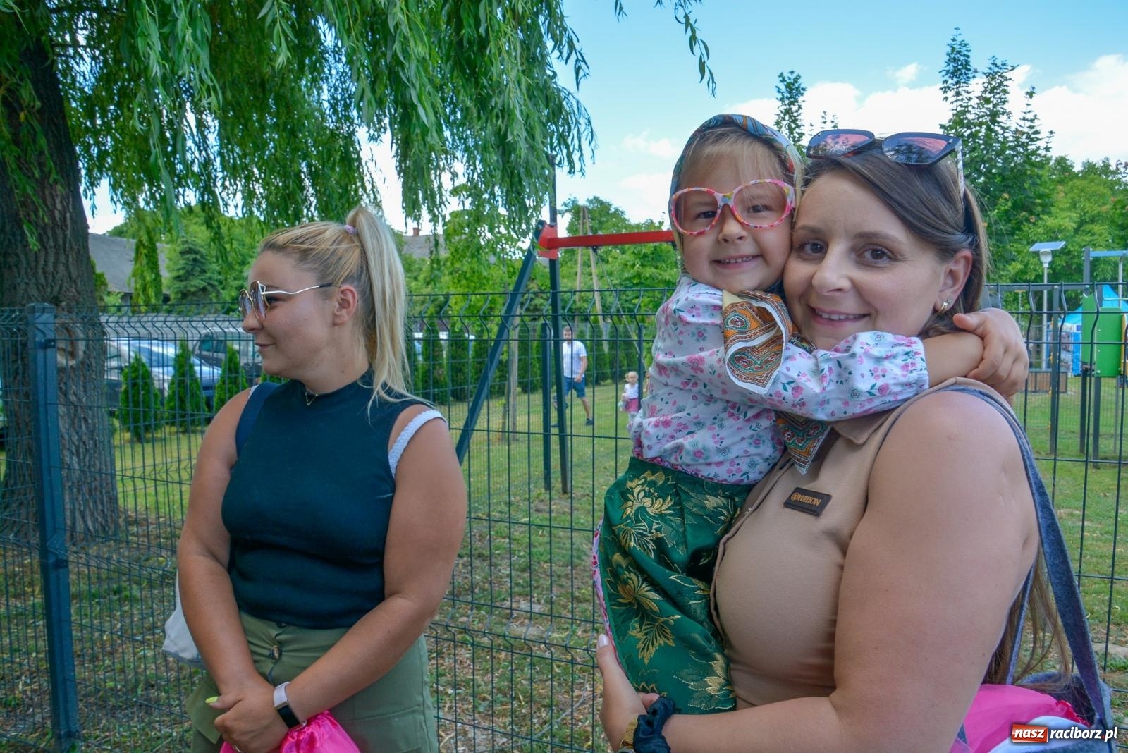 Zdjęcie w galerii na portalu naszraciborz.pl: Dąb papieski i kapsuła czasu. Gamów świętuje 800-lecie [FOTO i WIDEO] wiadomości z regionu