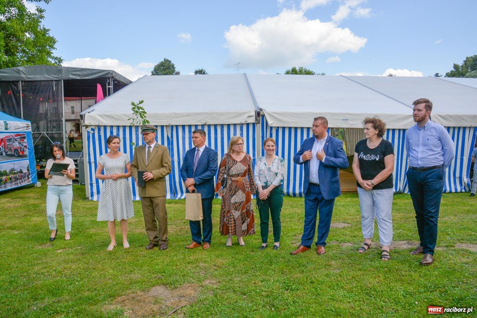 Zdjęcie w galerii na portalu naszraciborz.pl: Dąb papieski i kapsuła czasu. Gamów świętuje 800-lecie [FOTO i WIDEO] wiadomości z regionu