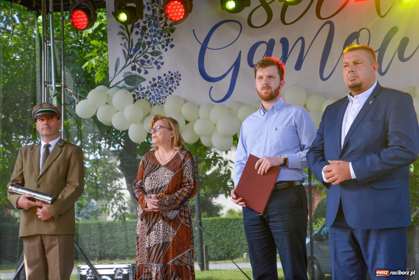Zdjęcie w galerii na portalu naszraciborz.pl: Dąb papieski i kapsuła czasu. Gamów świętuje 800-lecie [FOTO i WIDEO] wiadomości z regionu