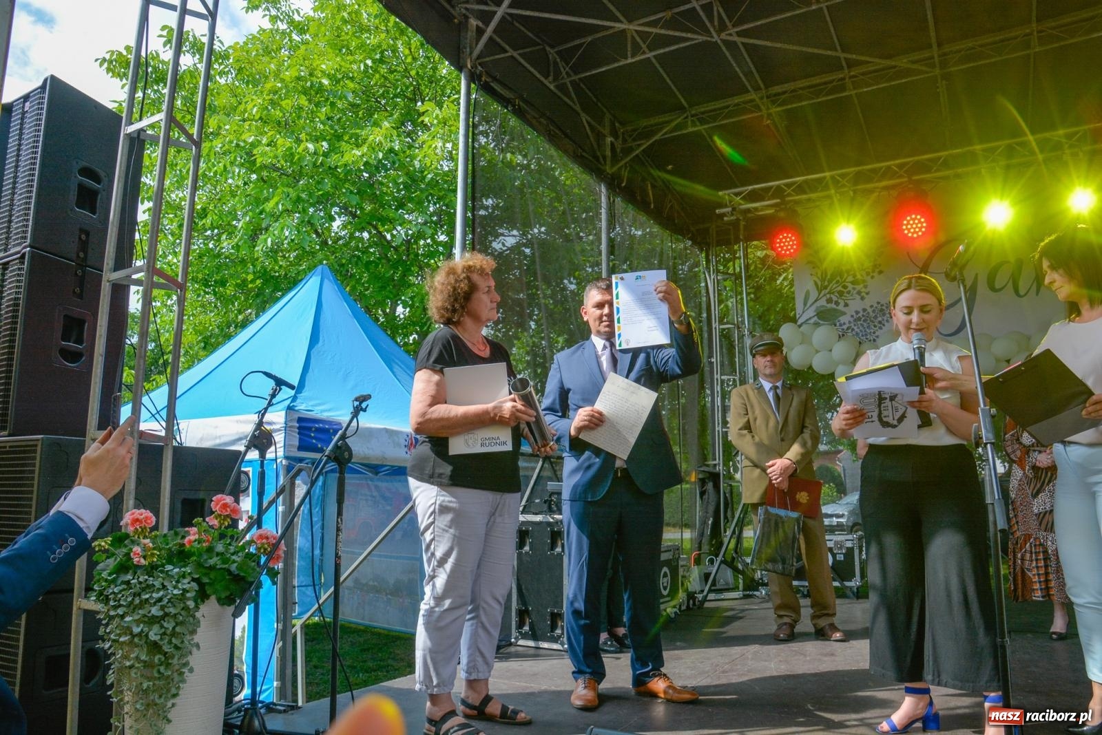 Zdjęcie w galerii na portalu naszraciborz.pl: Dąb papieski i kapsuła czasu. Gamów świętuje 800-lecie [FOTO i WIDEO] wiadomości z regionu