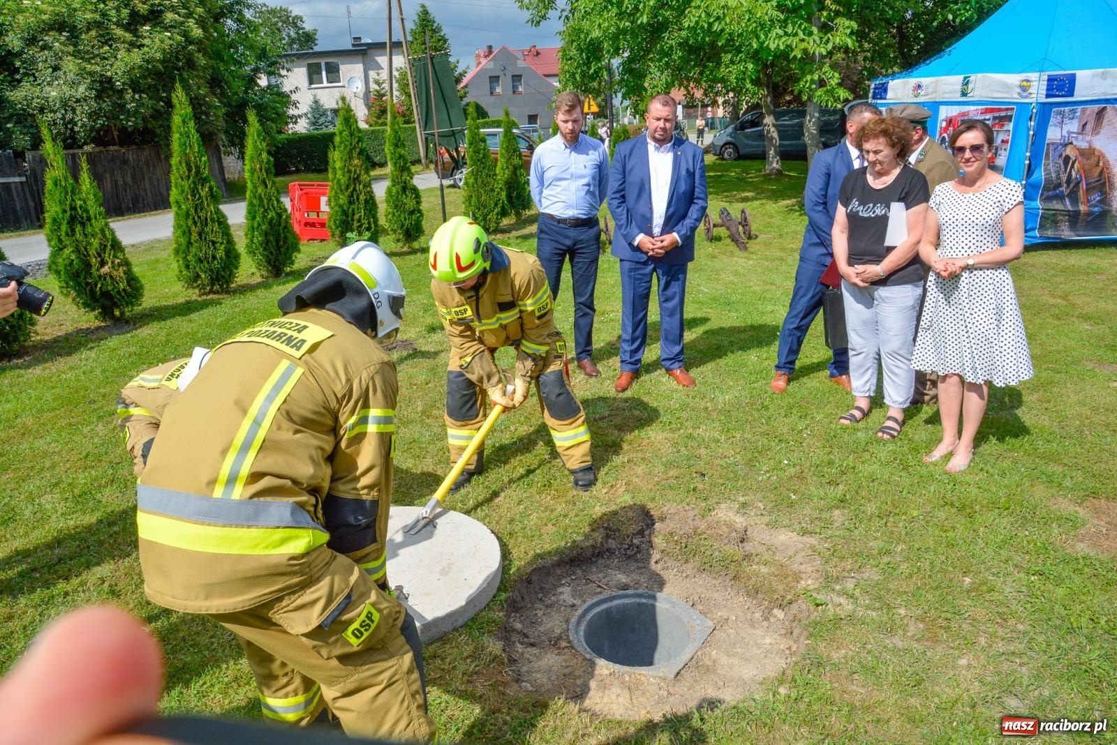 Zdjęcie w galerii na portalu naszraciborz.pl: Dąb papieski i kapsuła czasu. Gamów świętuje 800-lecie [FOTO i WIDEO] wiadomości z regionu