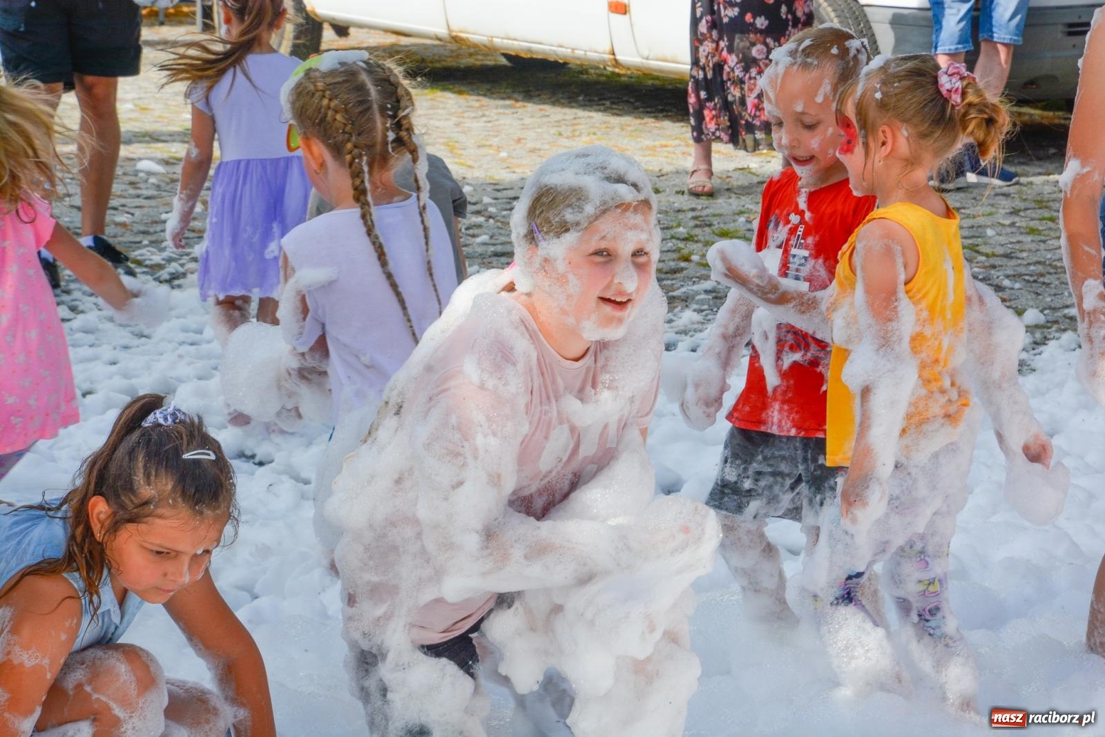 Zdjęcie w galerii na portalu naszraciborz.pl: Piana party i recyklingowi bohaterzy. Rodzinna niedziela w Krzanowicach [FOTO i WIDEO] wiadomości z regionu