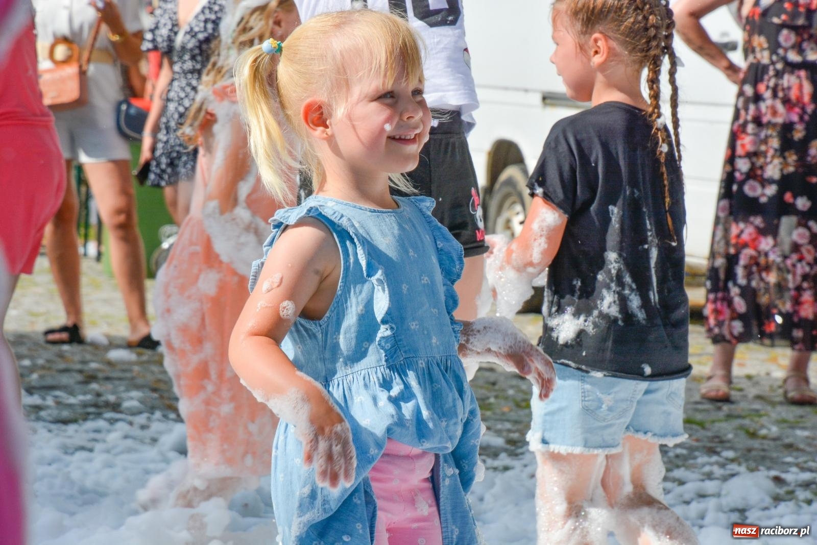 Zdjęcie w galerii na portalu naszraciborz.pl: Piana party i recyklingowi bohaterzy. Rodzinna niedziela w Krzanowicach [FOTO i WIDEO] wiadomości z regionu