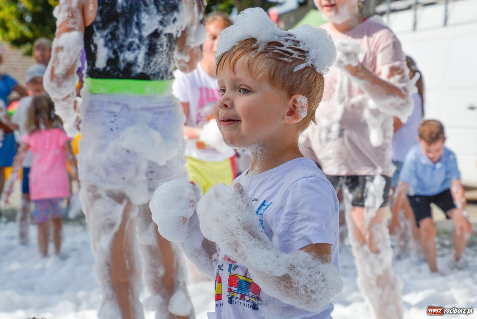 Zdjęcie w galerii na portalu naszraciborz.pl: Piana party i recyklingowi bohaterzy. Rodzinna niedziela w Krzanowicach [FOTO i WIDEO] wiadomości z regionu