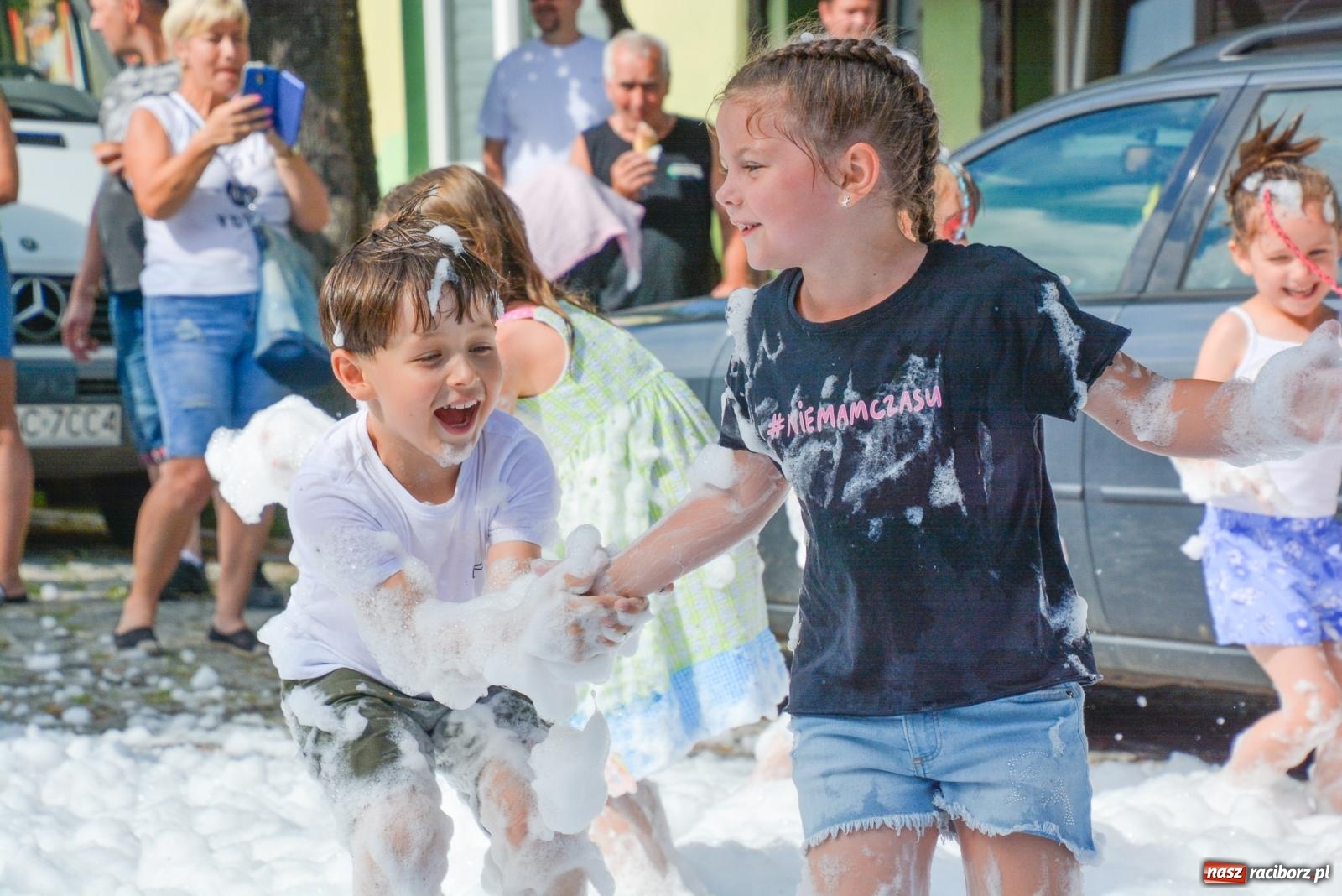 Zdjęcie w galerii na portalu naszraciborz.pl: Piana party i recyklingowi bohaterzy. Rodzinna niedziela w Krzanowicach [FOTO i WIDEO] wiadomości z regionu