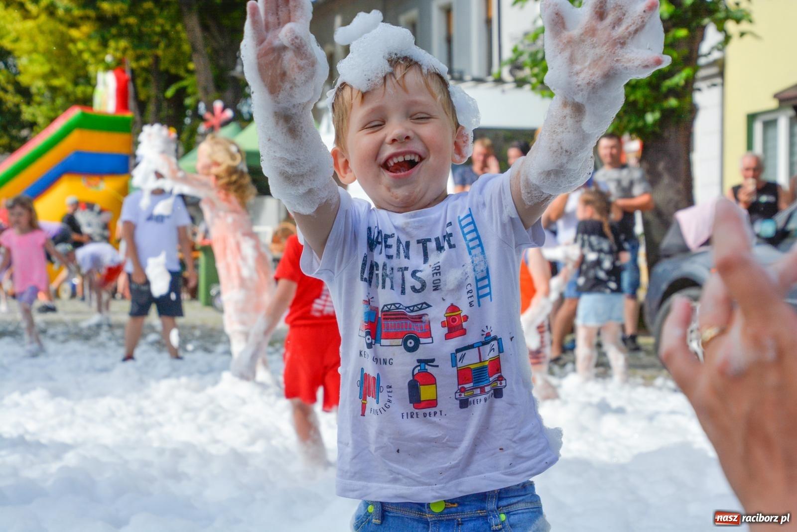Zdjęcie w galerii na portalu naszraciborz.pl: Piana party i recyklingowi bohaterzy. Rodzinna niedziela w Krzanowicach [FOTO i WIDEO] wiadomości z regionu