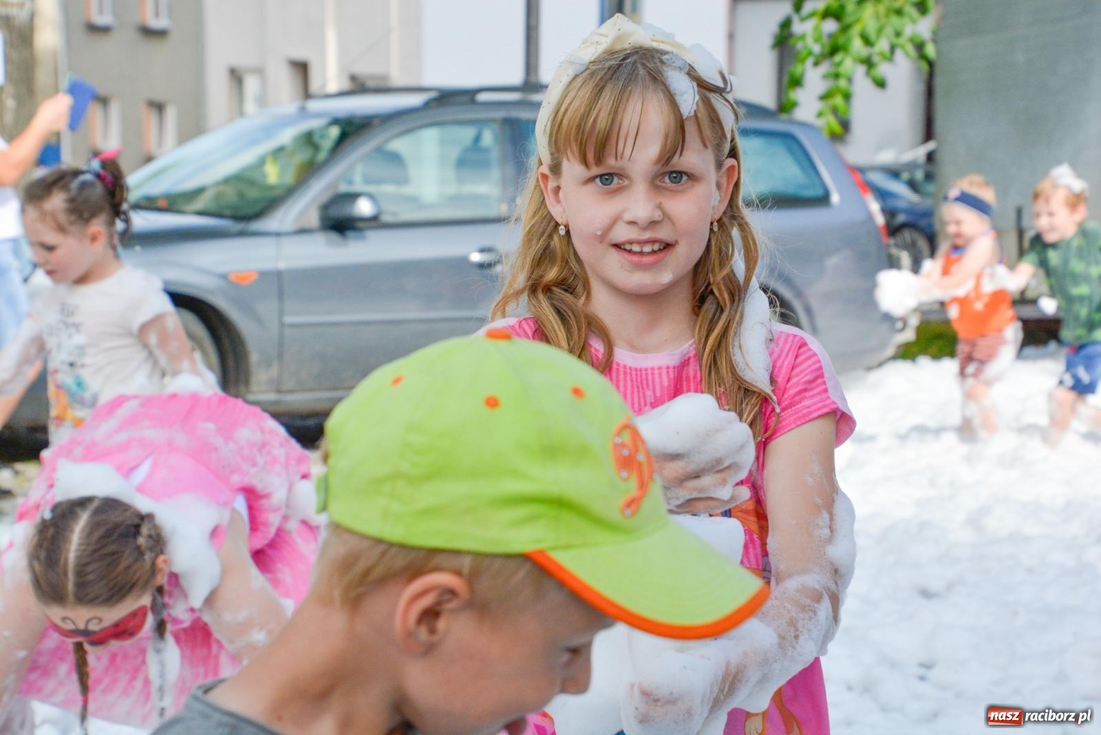 Zdjęcie w galerii na portalu naszraciborz.pl: Piana party i recyklingowi bohaterzy. Rodzinna niedziela w Krzanowicach [FOTO i WIDEO] wiadomości z regionu