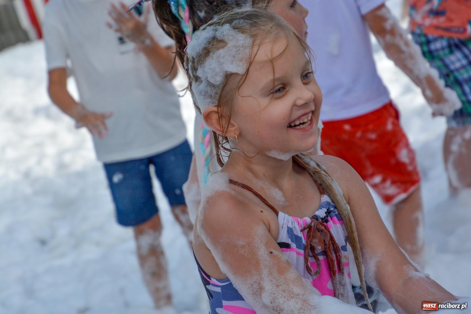 Zdjęcie w galerii na portalu naszraciborz.pl: Piana party i recyklingowi bohaterzy. Rodzinna niedziela w Krzanowicach [FOTO i WIDEO] wiadomości z regionu