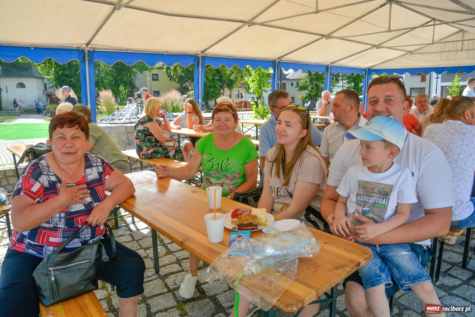 Zdjęcie w galerii na portalu naszraciborz.pl: Piana party i recyklingowi bohaterzy. Rodzinna niedziela w Krzanowicach [FOTO i WIDEO] wiadomości z regionu