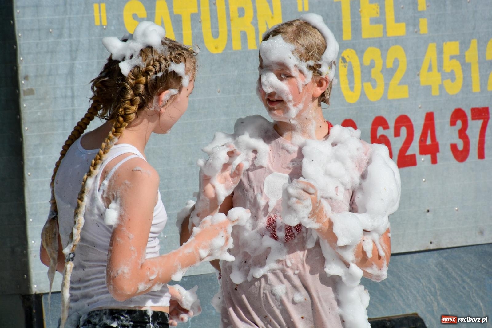 Zdjęcie w galerii na portalu naszraciborz.pl: Piana party i recyklingowi bohaterzy. Rodzinna niedziela w Krzanowicach [FOTO i WIDEO] wiadomości z regionu