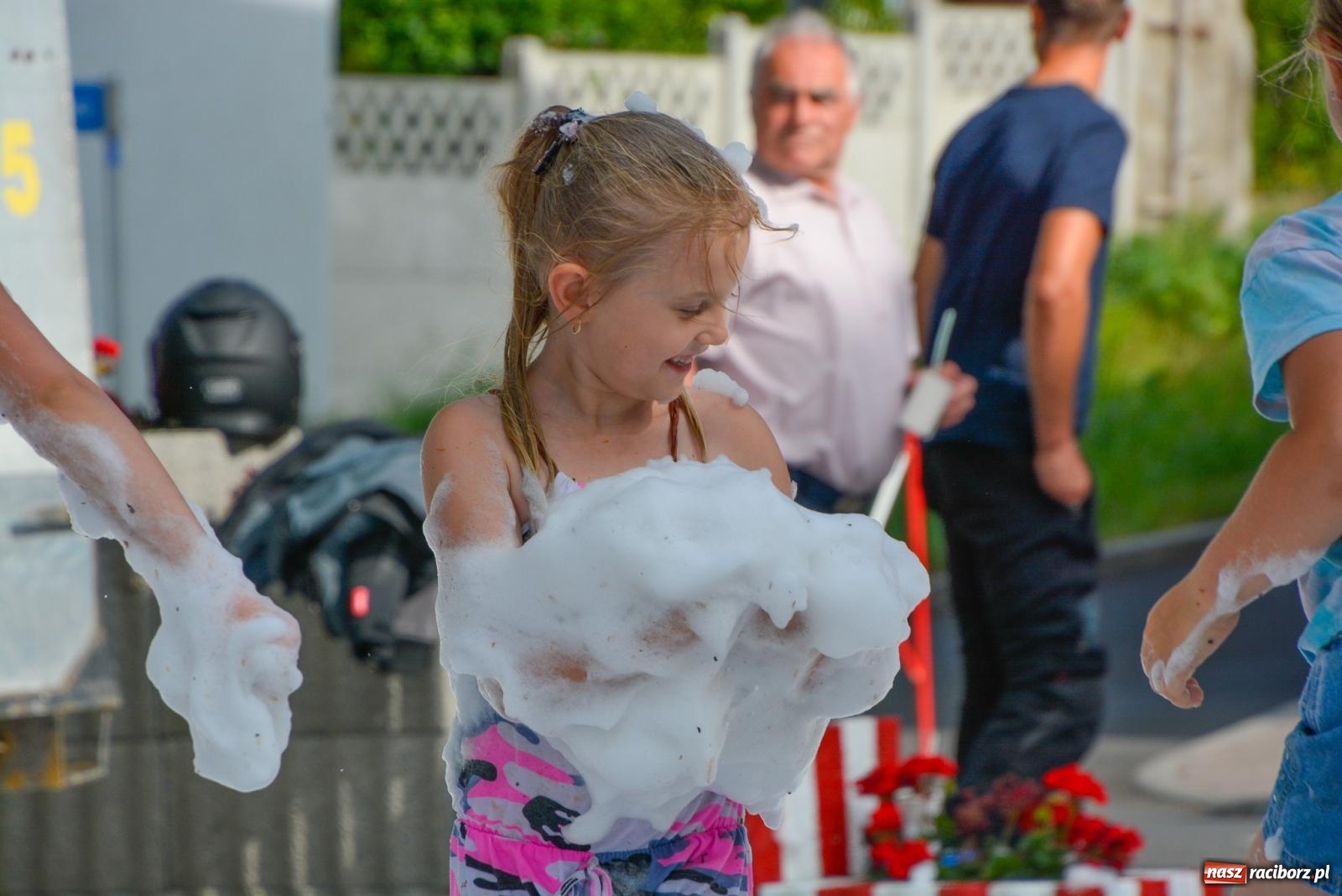 Zdjęcie w galerii na portalu naszraciborz.pl: Piana party i recyklingowi bohaterzy. Rodzinna niedziela w Krzanowicach [FOTO i WIDEO] wiadomości z regionu