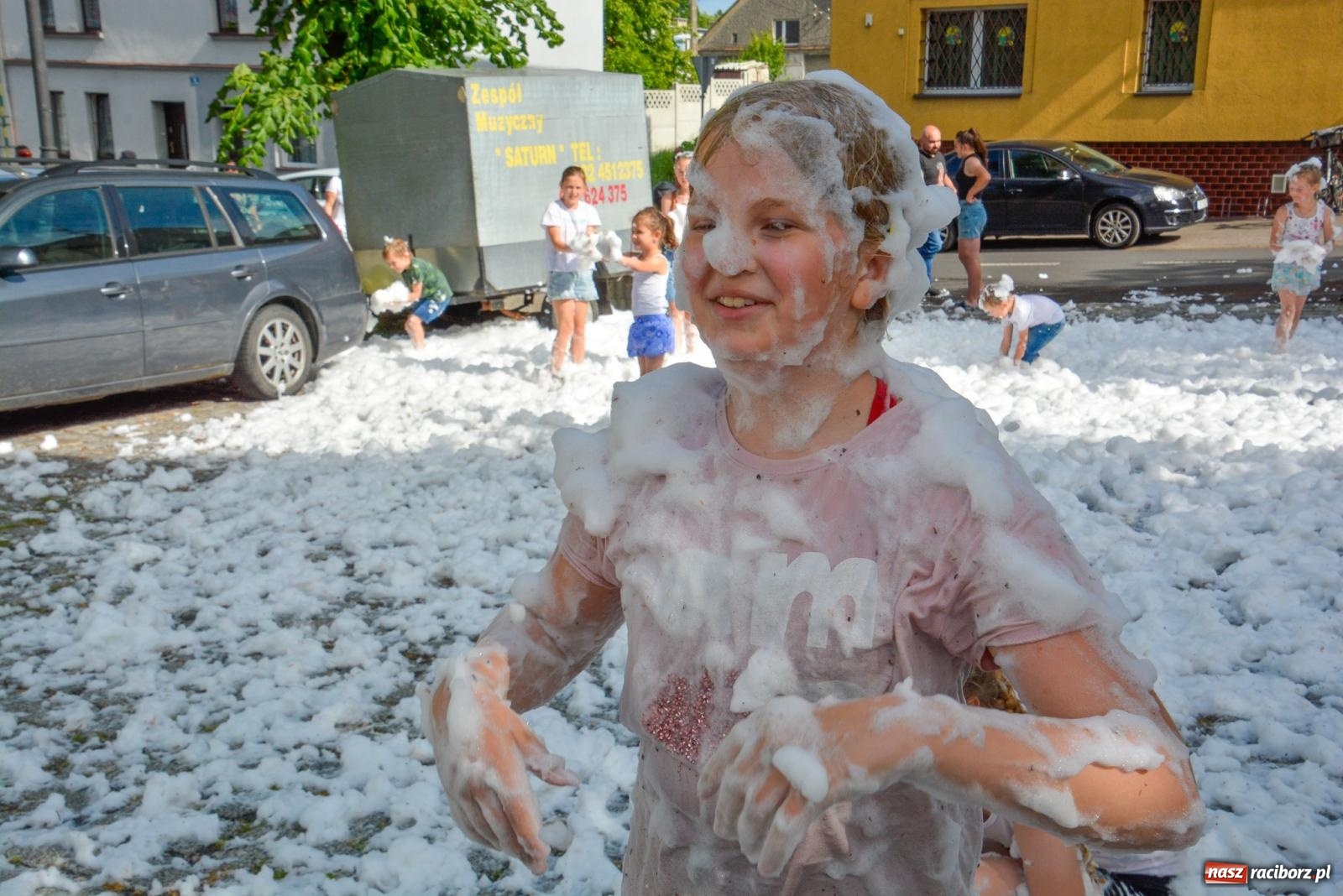 Zdjęcie w galerii na portalu naszraciborz.pl: Piana party i recyklingowi bohaterzy. Rodzinna niedziela w Krzanowicach [FOTO i WIDEO] wiadomości z regionu